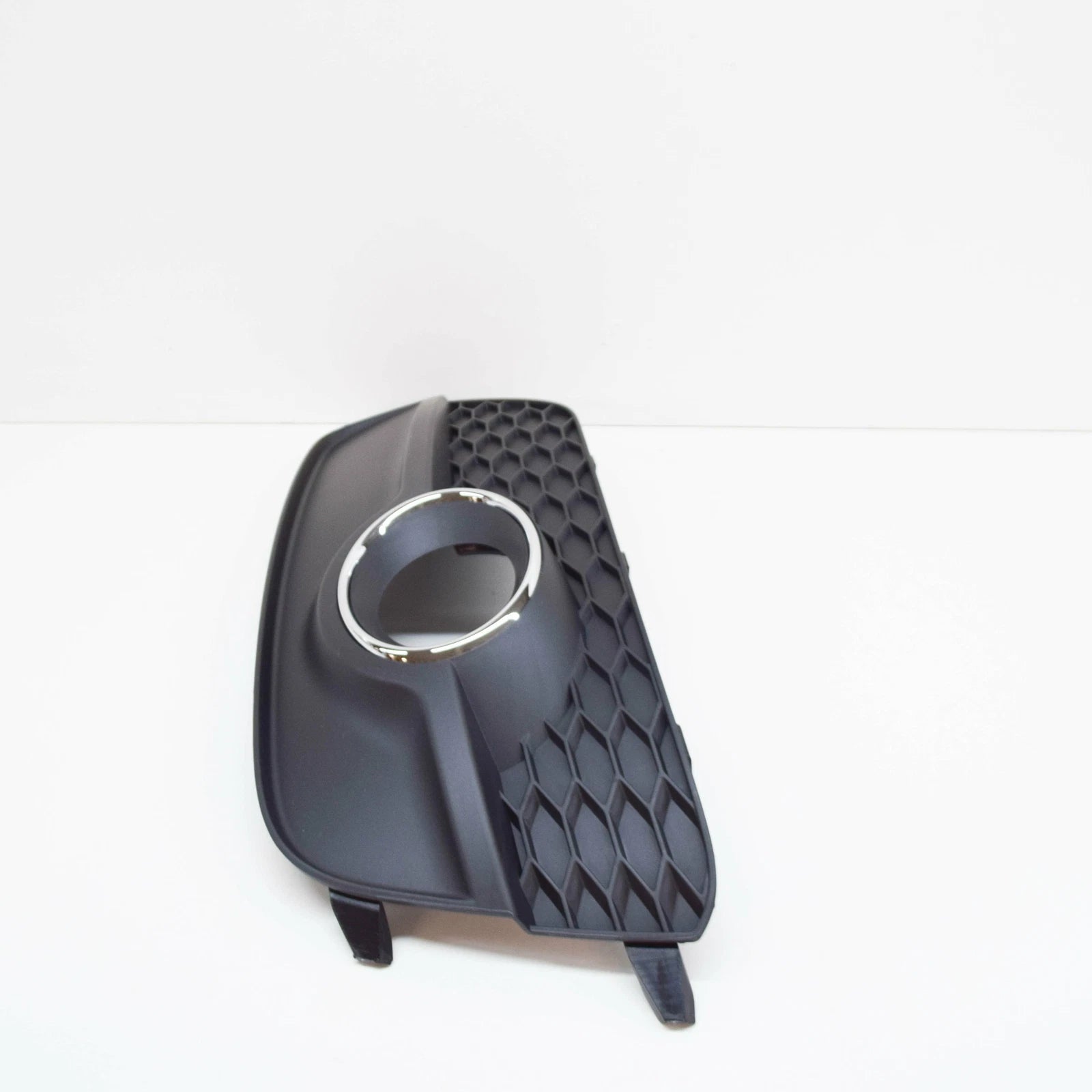 NEW AUDI Q3 8U FRONT BUMPER RIGHT FOG LIGHT GRILLE 8U0807682ESP9