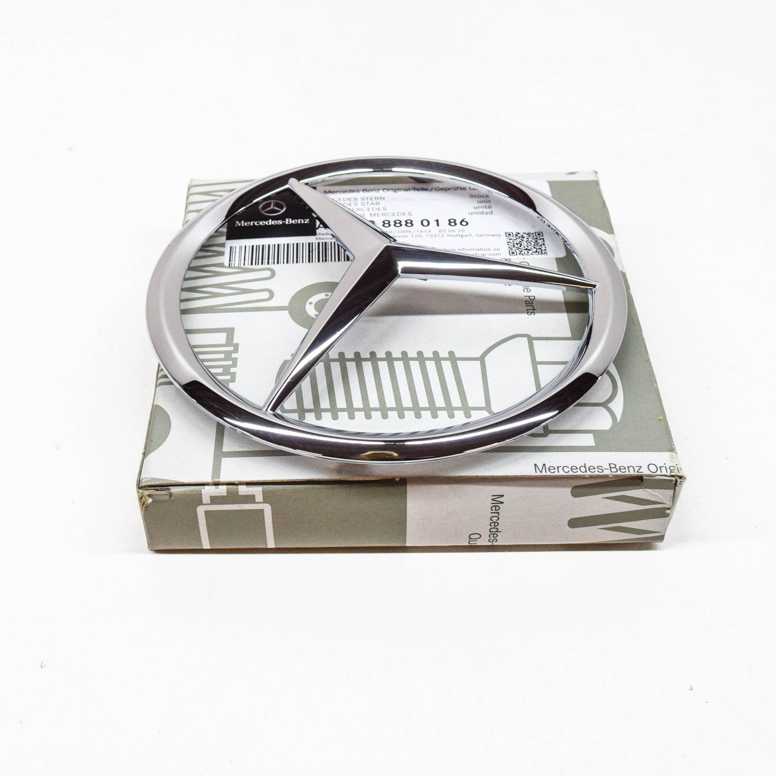 NEW MERCEDES-BENZ A W169 FRONT MERCEDES STAR A1698880186 ORIGINAL