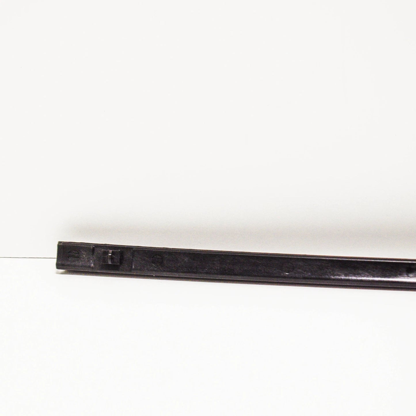 NEW MB SLC R172 FRONT LEFT DOOR SEAL LOWER WEATHERSTRIP A1727200354 ORIGINAL