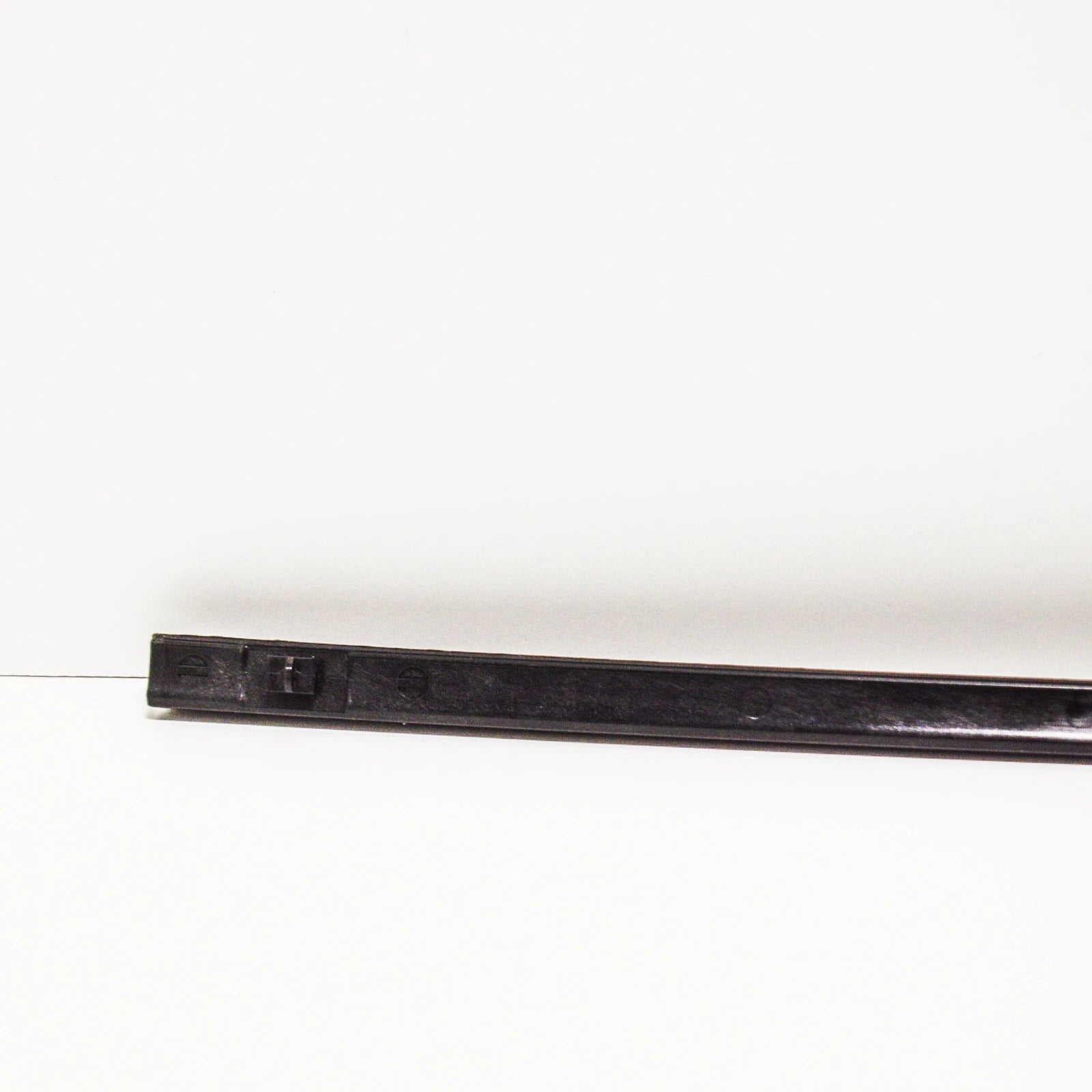 NEW MB SLC R172 FRONT LEFT DOOR SEAL LOWER WEATHERSTRIP A1727200354 ORIGINAL