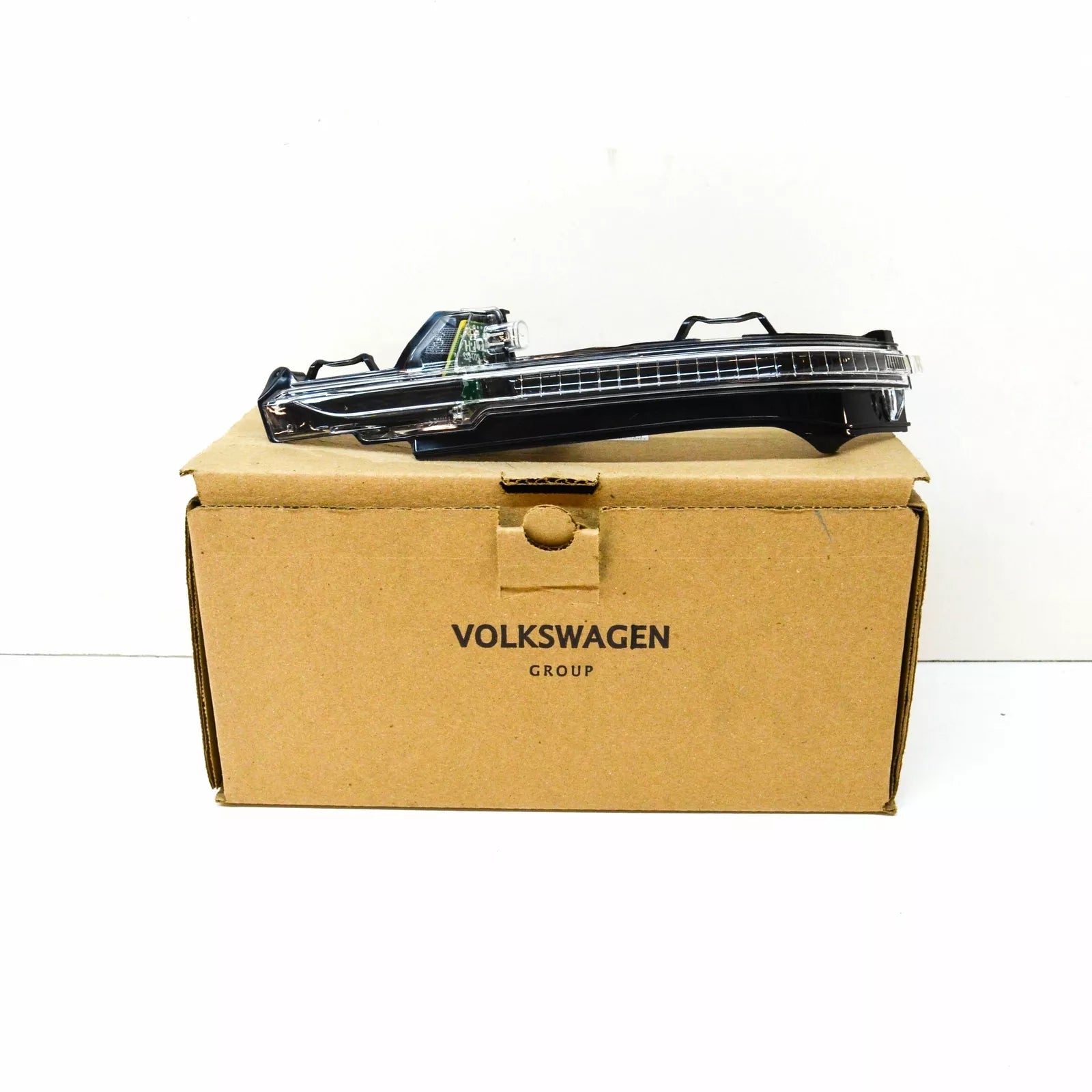 NEW AUDI Q5 80A FRONT LEFT DOOR MIRROR TURN INDICATOR 80A949101