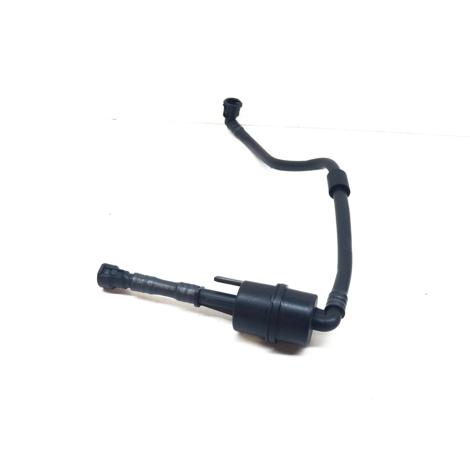 NEW BMW 5 G30 FUEL TANK BREATHER LINE WITH RESONATOR 13908682453 ORIGINAL