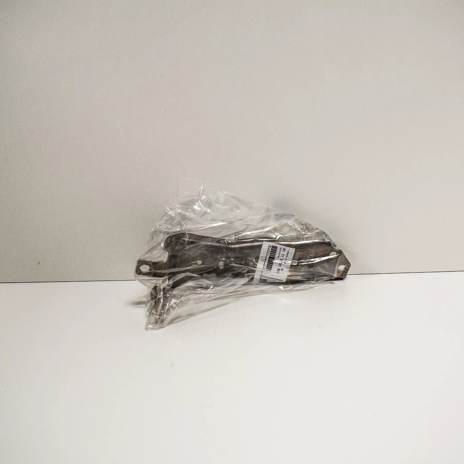 NEW BMW 2 F45 FRONT BUMPER LEFT VERTICAL STRUT 51117301585 7301585 2015 ORIGINAL