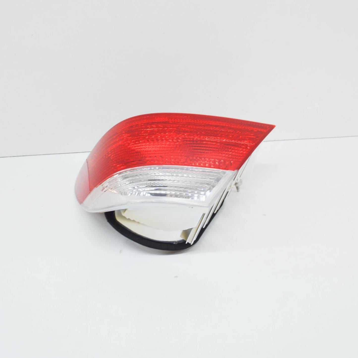 NEW BMW 3 E46 REAR RIGHT TAILLIGHT 63218383826 8383826 ORIGINAL