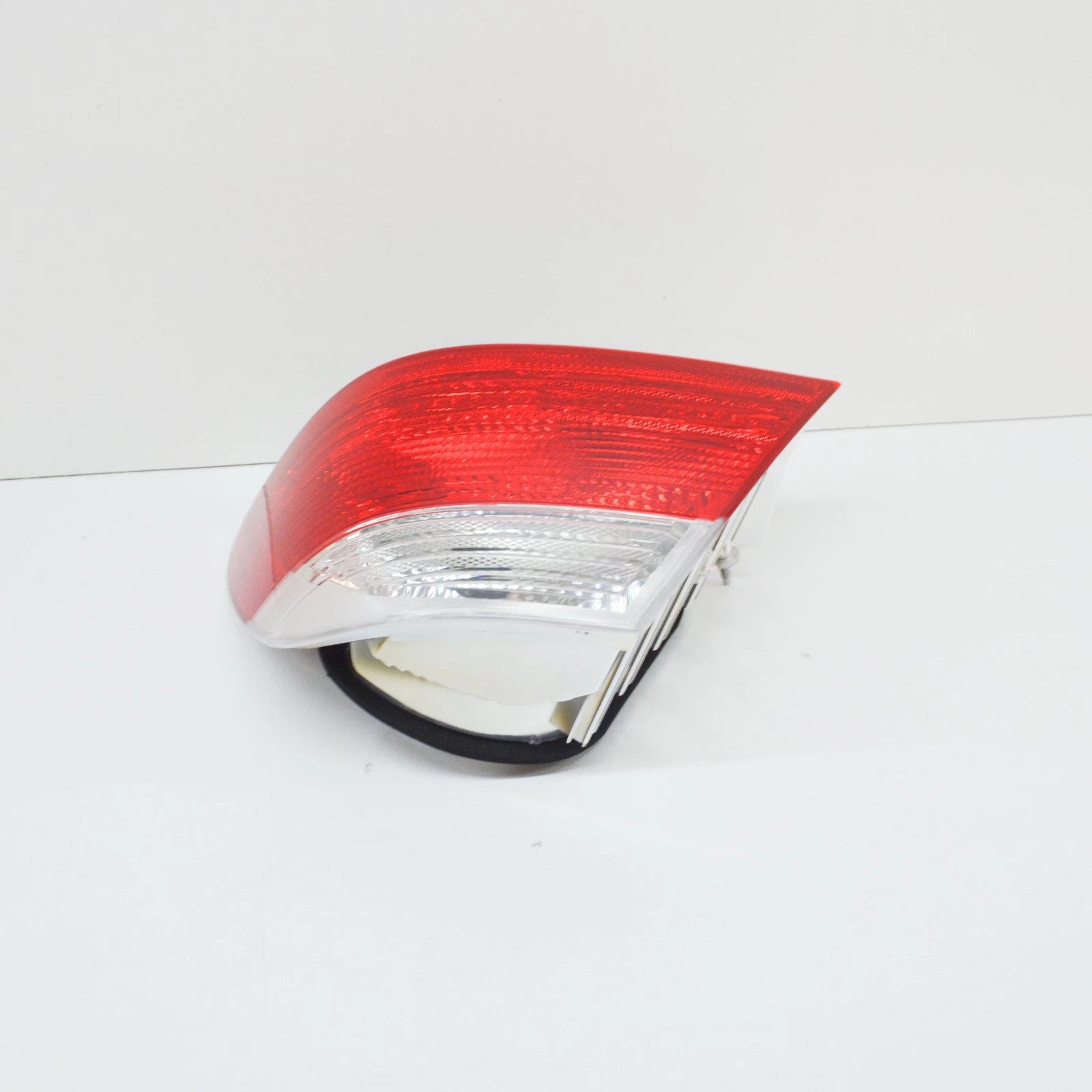 NEW BMW 3 E46 REAR RIGHT TAILLIGHT 63218383826 8383826 ORIGINAL