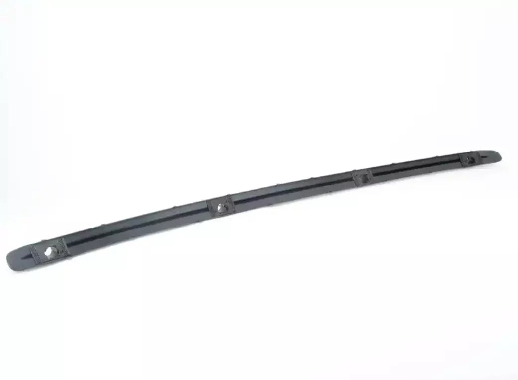 NEW BMW 3 E46 LOWER REAR BUMPER TRIM CENTER 8222610 51128222610 ORIGINAL
