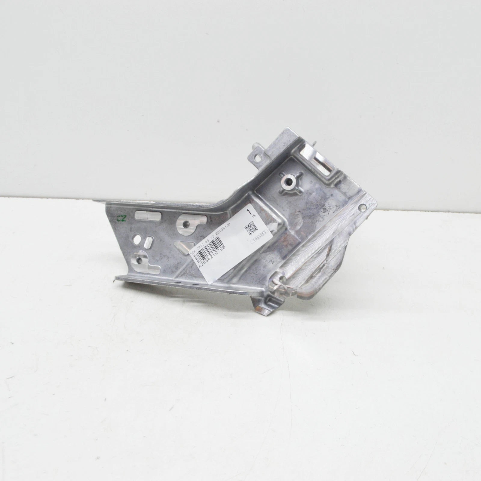 NEW MERCEDES-BENZ E W213 FRONT RADIATOR RIGHT SUPPORT A2536210700