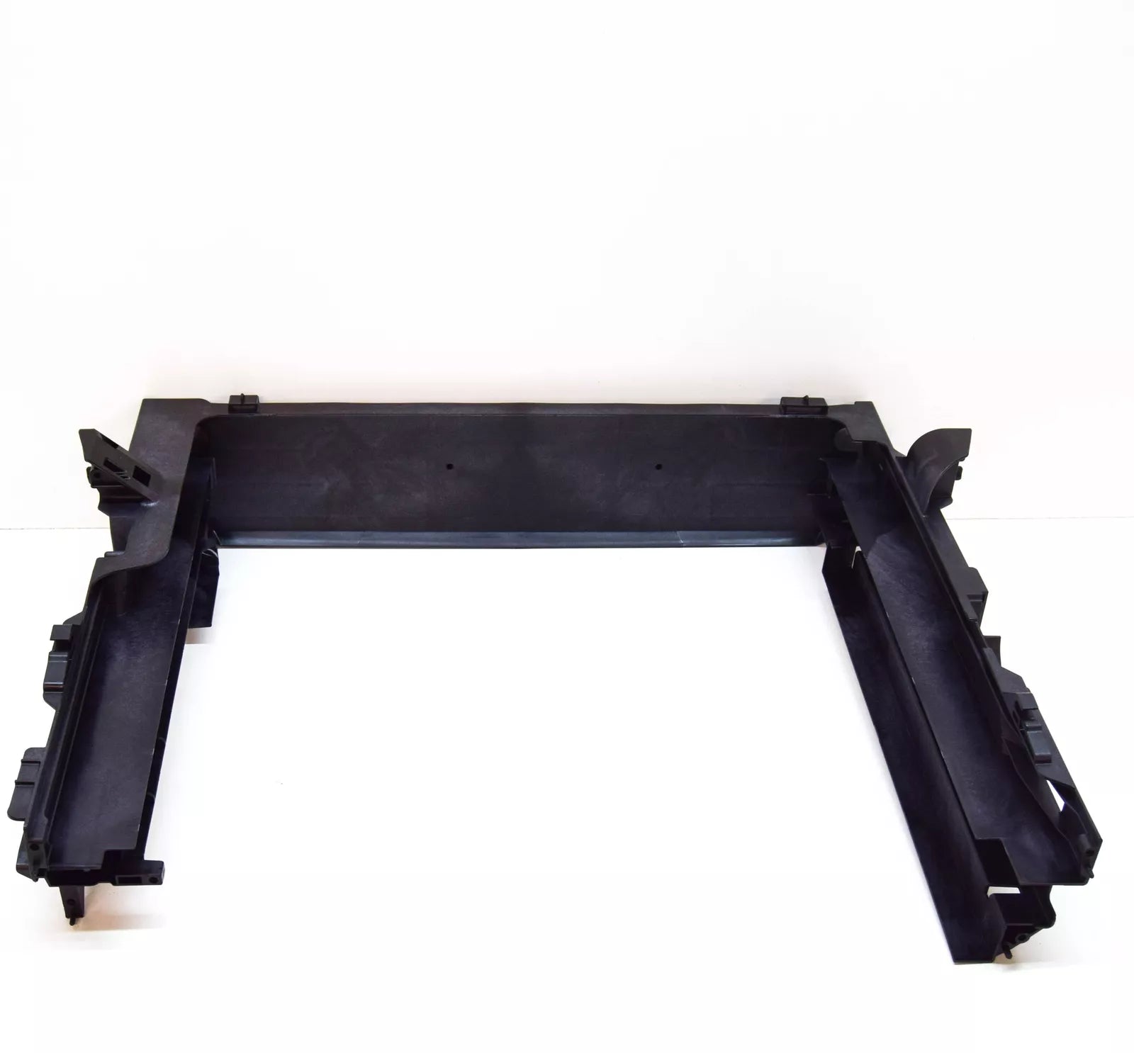 NEW BMW X6 E71 E72 LOWER RADIATOR SUPPORT HOLDER 17117631474 7631474 ORIGINAL