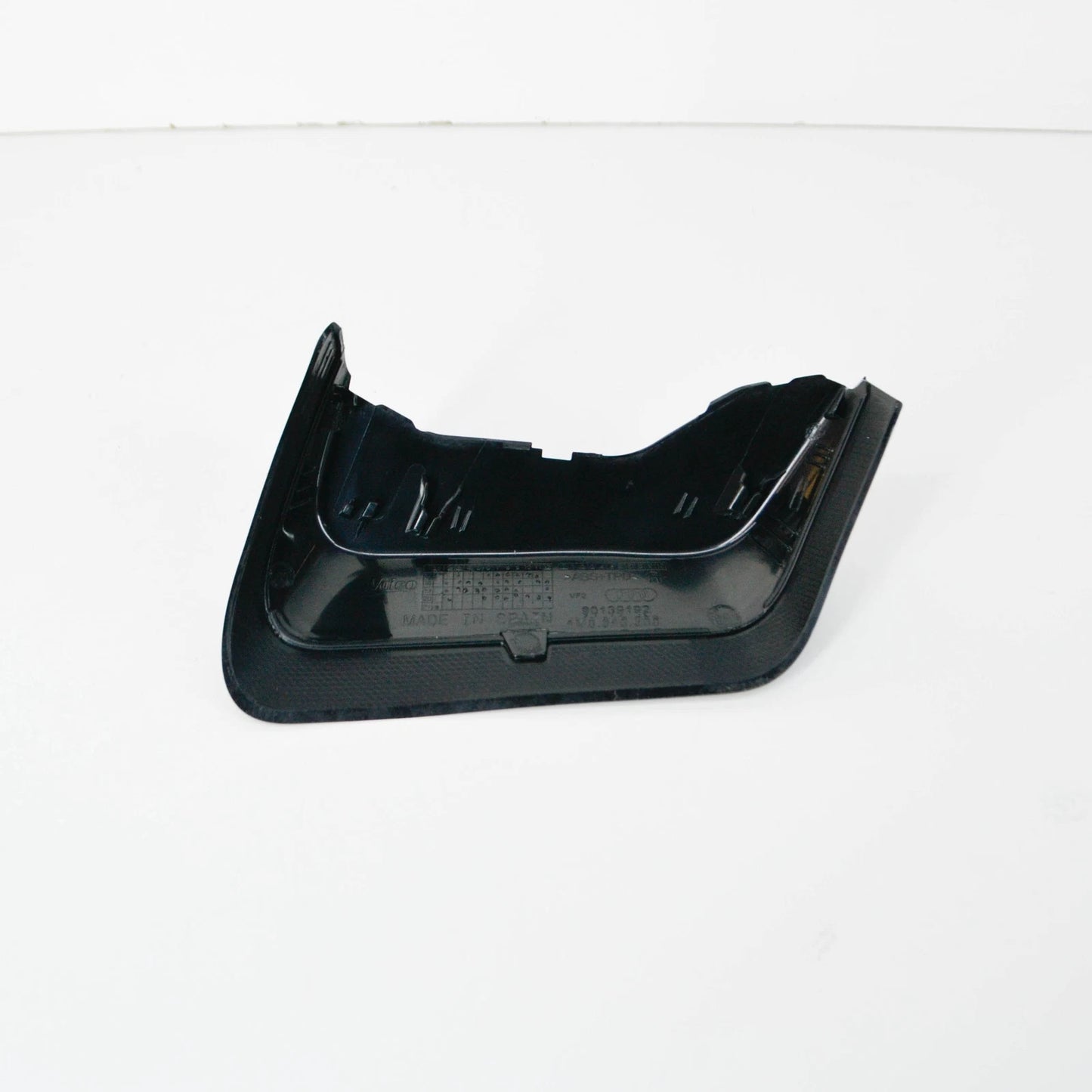 NEW AUDI Q8 4MN REAR RIGHT TAIL LIGHT TRIM COVER 4M8945256 ORIGINAL