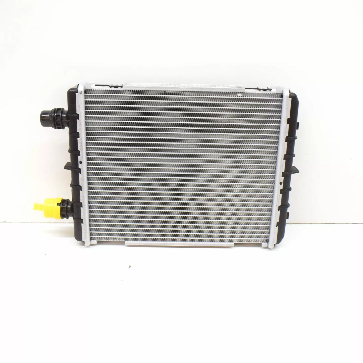 NEW MERCEDES-BENZ E W213 AMG AUXILIARY COOLANT RADIATOR A0995005800