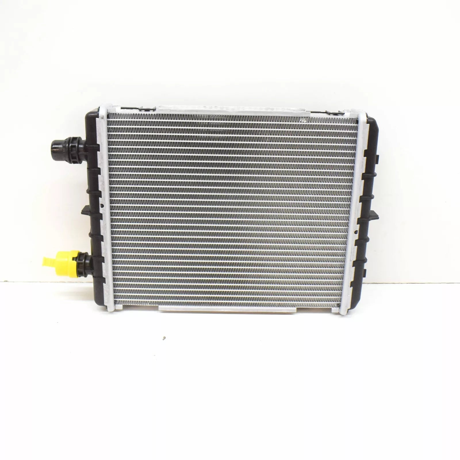 NEW MERCEDES-BENZ E W213 AMG AUXILIARY COOLANT RADIATOR A0995005800