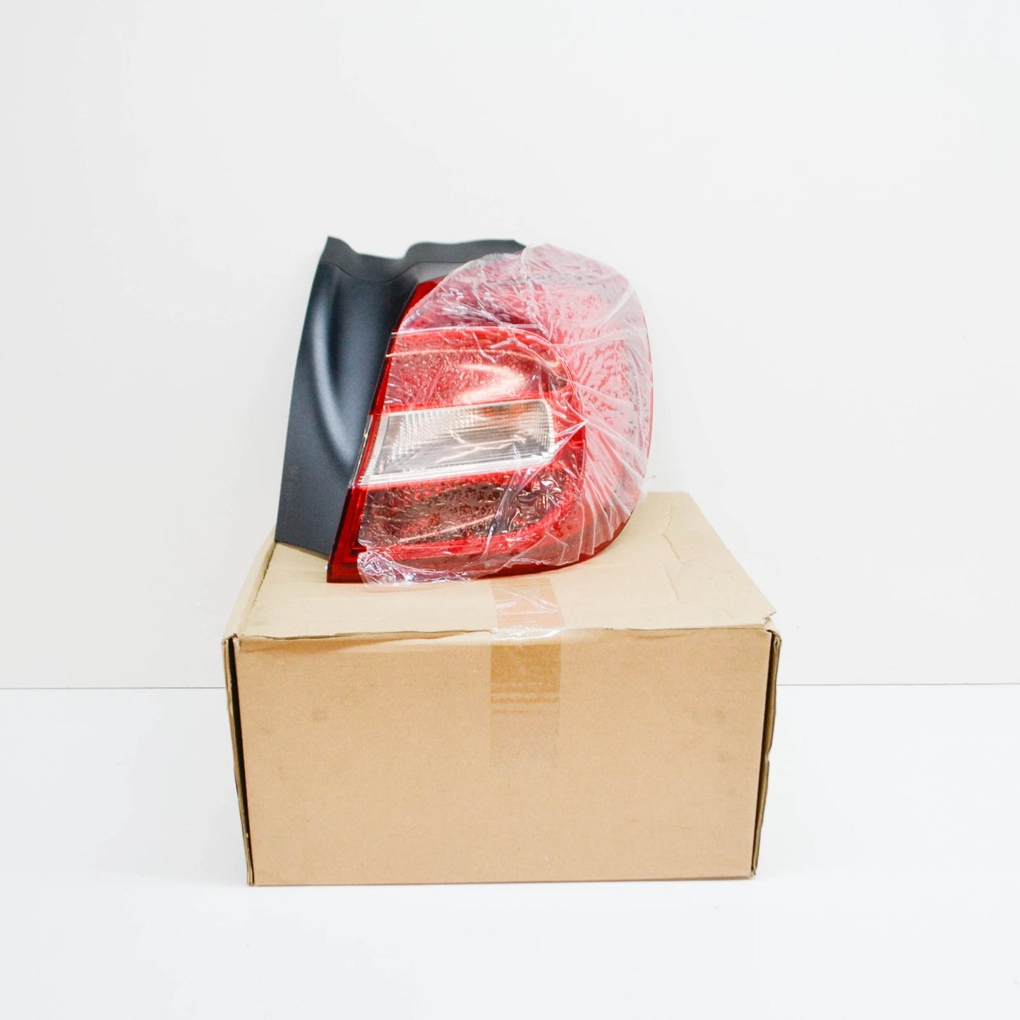 NEW MERCEDES-BENZ GLA X156 REAR RIGHT OUTER TAILLIGHT A1569060858 ORIGINAL