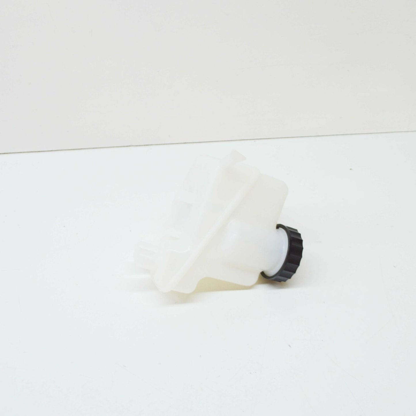 NEW MERCEDES-BENZ C W204 BRAKE BOOSTER RESERVOIR A2044300002 ORIGINAL