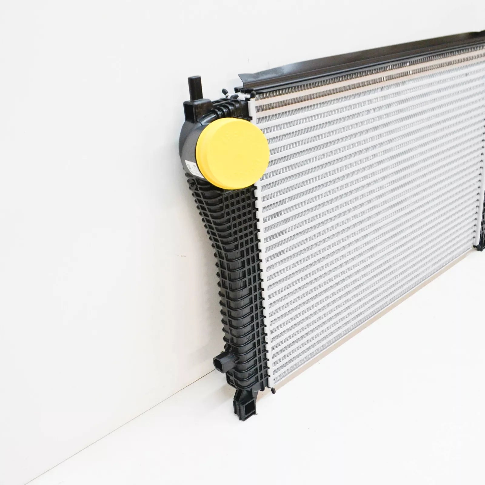 NEW VOLKSWAGEN ARTEON CHARGE AIR COOLER 5Q0145803AD ORIGINAL