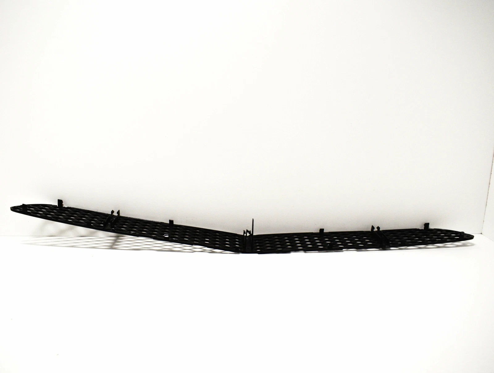 NEW MERCEDES-BENZ CLS C219 FRONT BUMPER LOWER CENTER GRILLE A2198850053