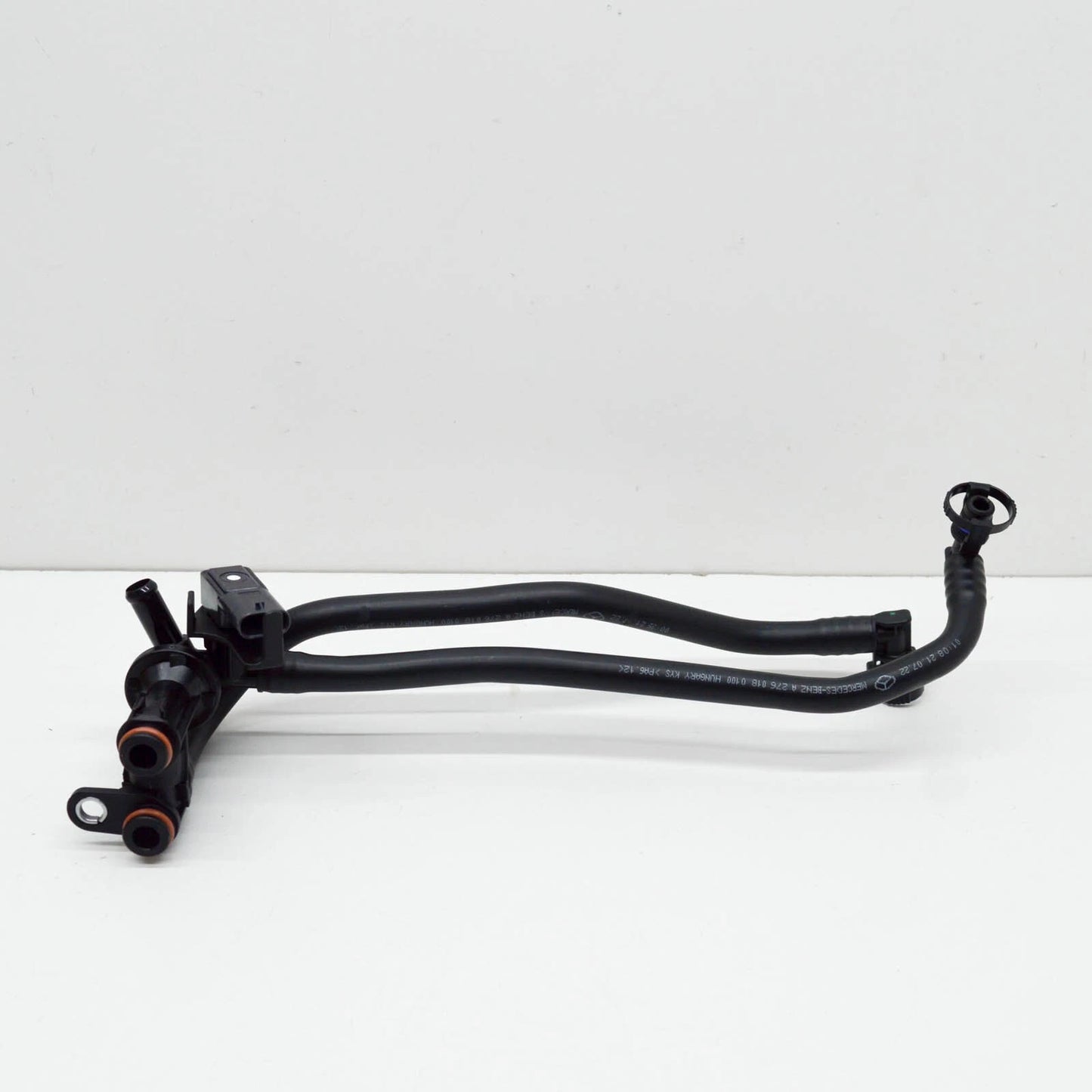 NEW MERCEDES-BENZ GLE W166 ENGINE VENTILATION TUBE A2760180100 ORIGINAL