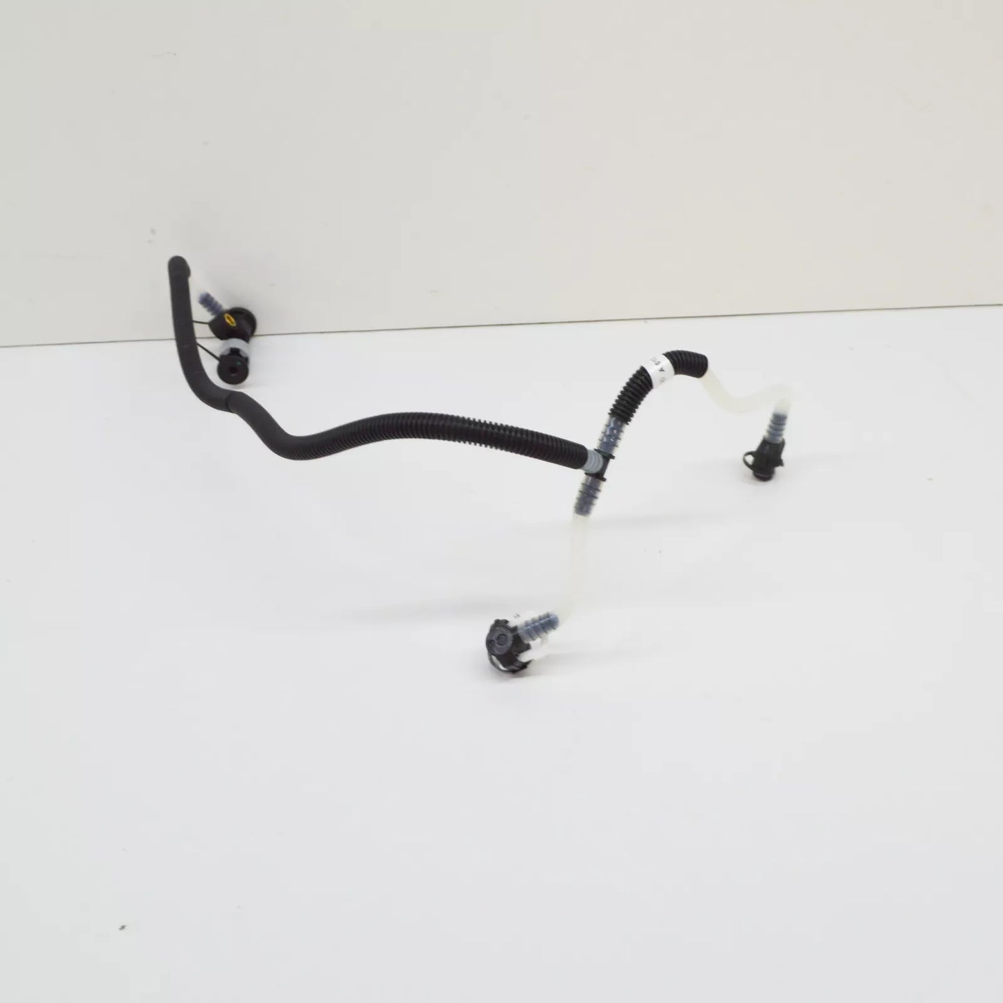 NEW MERCEDES-BENZ E W210 FUEL PIPE A6130702132