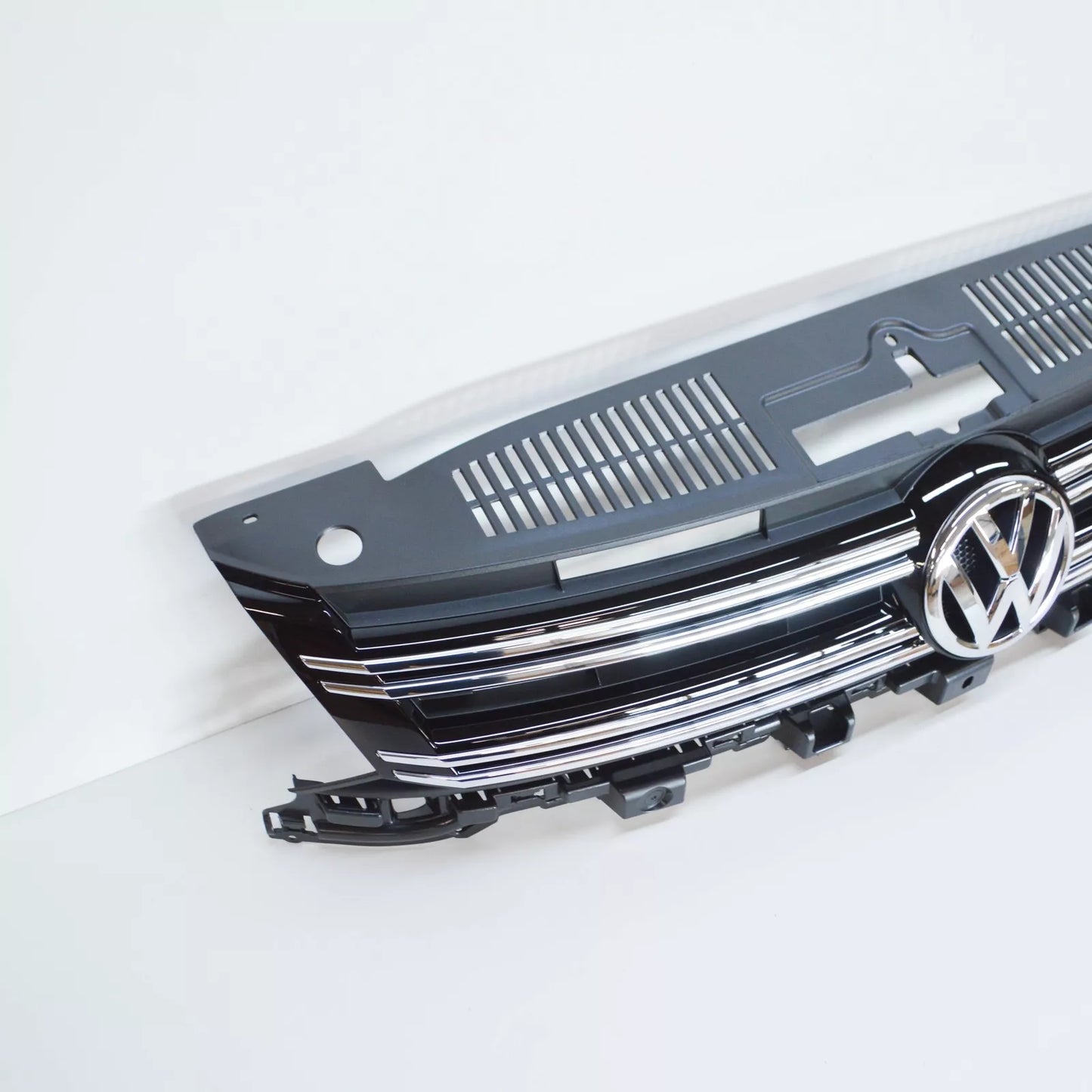 NEW VW TIGUAN 5N FRONT RADIATOR GRILLE 5N0853651J9B9 ORIGINAL