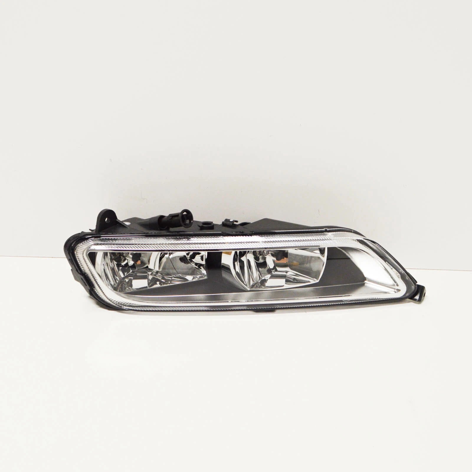 NEW VOLKSWAGEN PASSAT B7 FRONT LEFT HALOGEN FOG LIGHT 3AA941661D