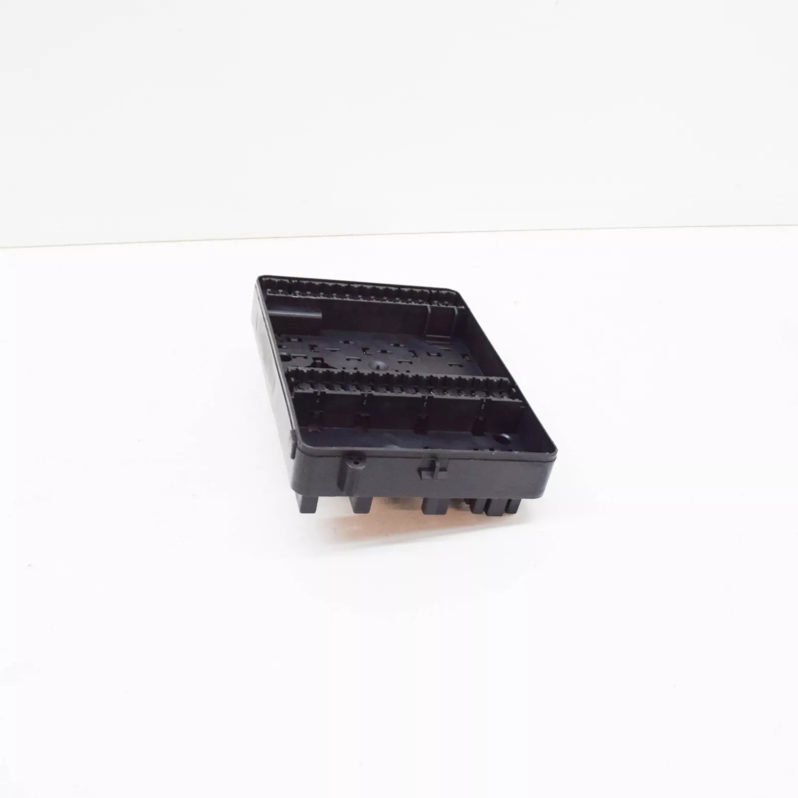 NEW BMW E30 CABRIO COUPE SEDAN FUSE BOX 61131370763 1370763 ORIGINAL