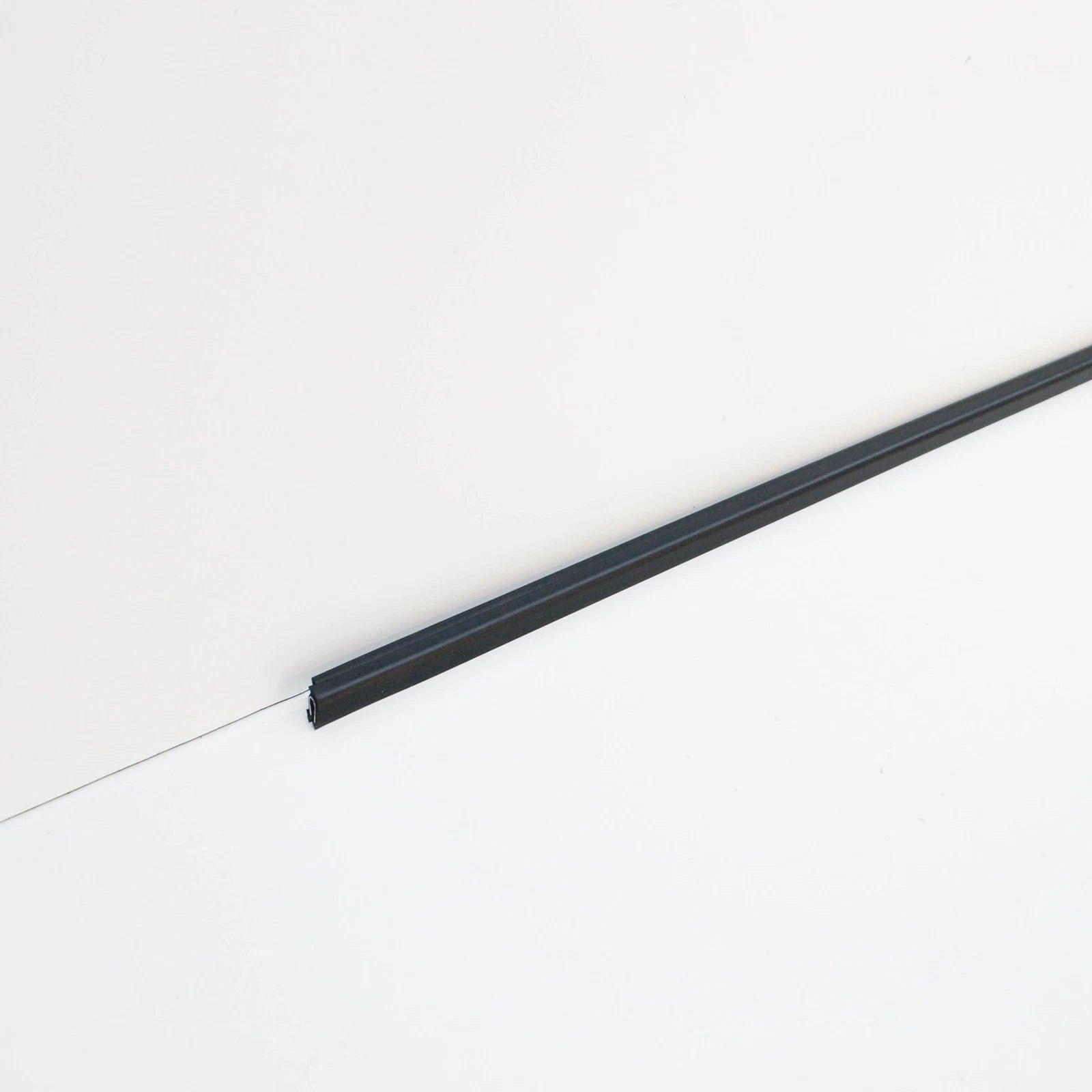 NEW VW AMAROK 2H FRONT LEFT OUTER WINDOW APERTURE SEAL 2H0837703C5AP