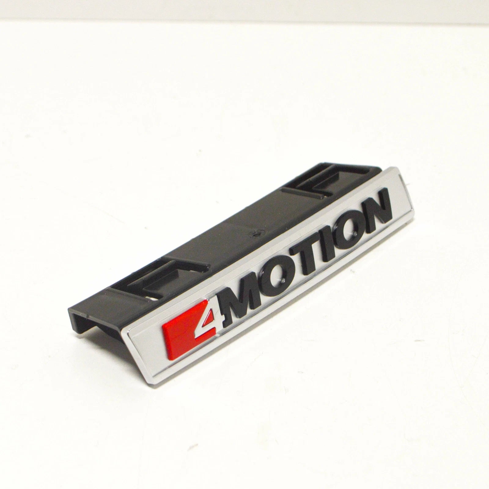 NEW VOLKSWAGEN CRAFTER FRONT BUMPER GRILLE EMBLEM 7C0853948MGM