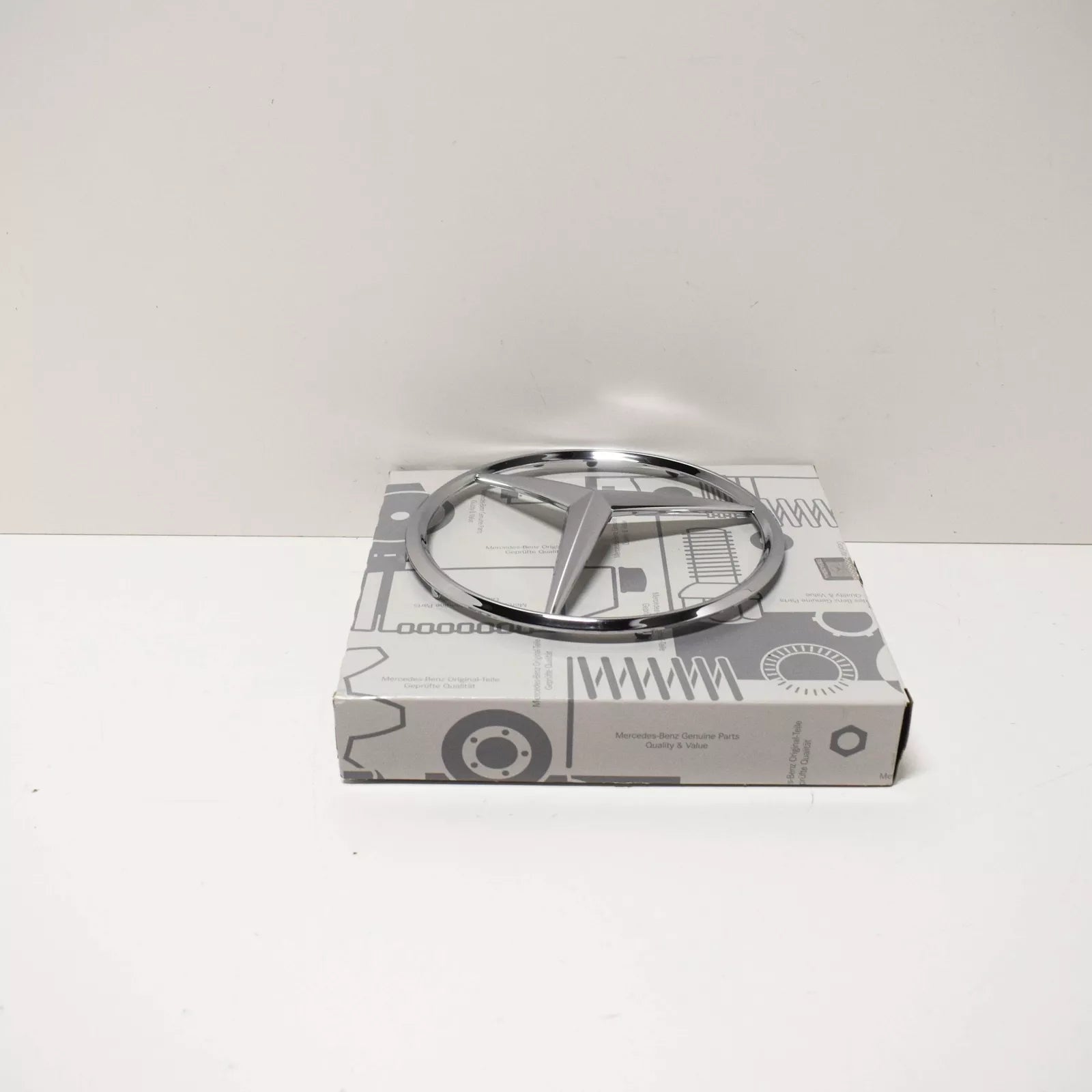 NEW MB M-CLASS W163 FRONT RADIATOR GRILLE BADGE EMBLEM A1638880086 ORIGINAL