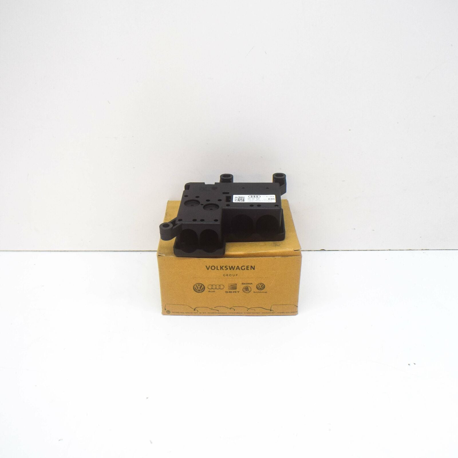 NEW AUDI A6 C8 FRONT RIGHT LOWER FUSE BOX 4K0941828 ORIGINAL