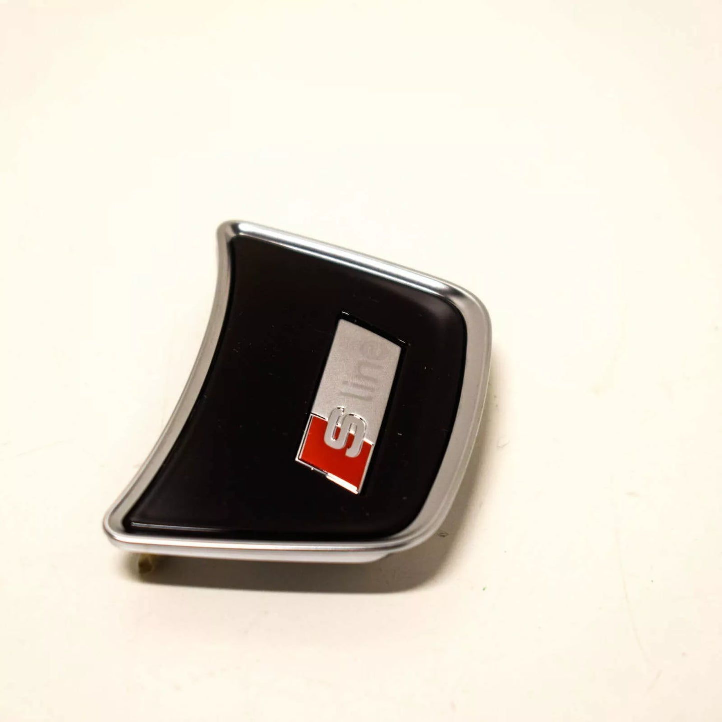 NEW AUDI A1 SPORTBACK 8X S-LINE SPORT STEERING WHEEL EMBLEM LOGO 4H0419673AINZ