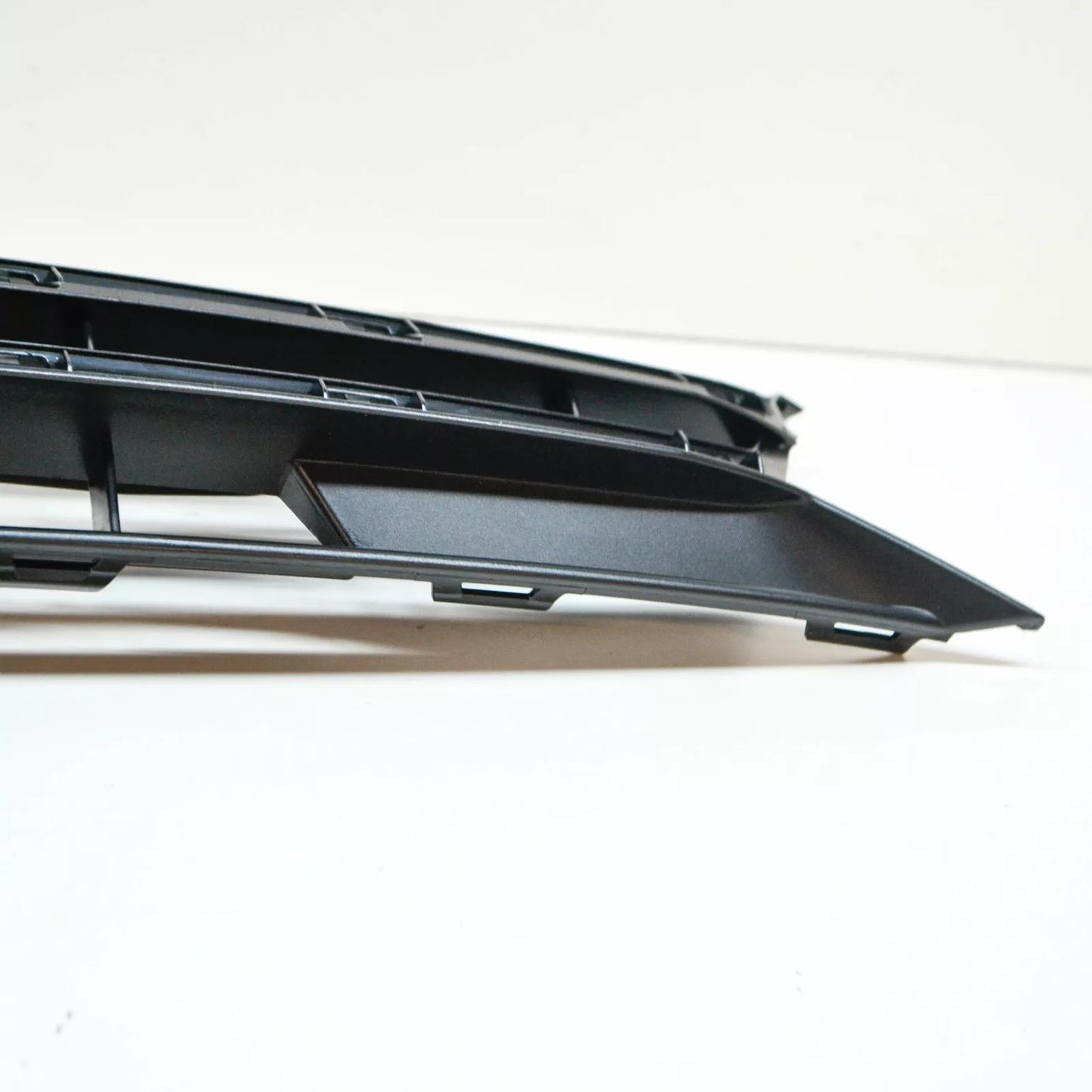 NEW VOLKSWAGEN GOLF PLUS FRONT RADIATOR GRILLE 5M0853653L9B9 2013