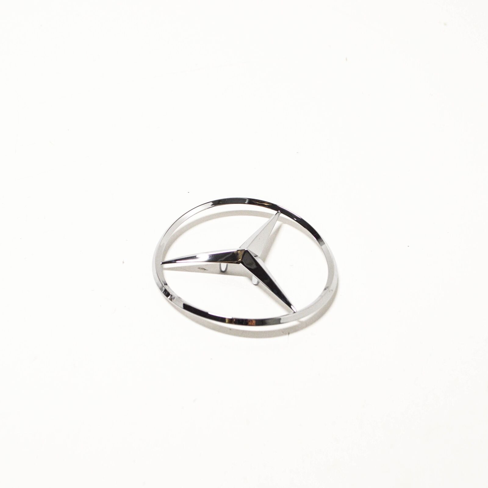 NEW MERCEDES-BENZ CLK C208 TRUNK LID BADGE EMBLEM A2087580058 2001 ORIGINAL