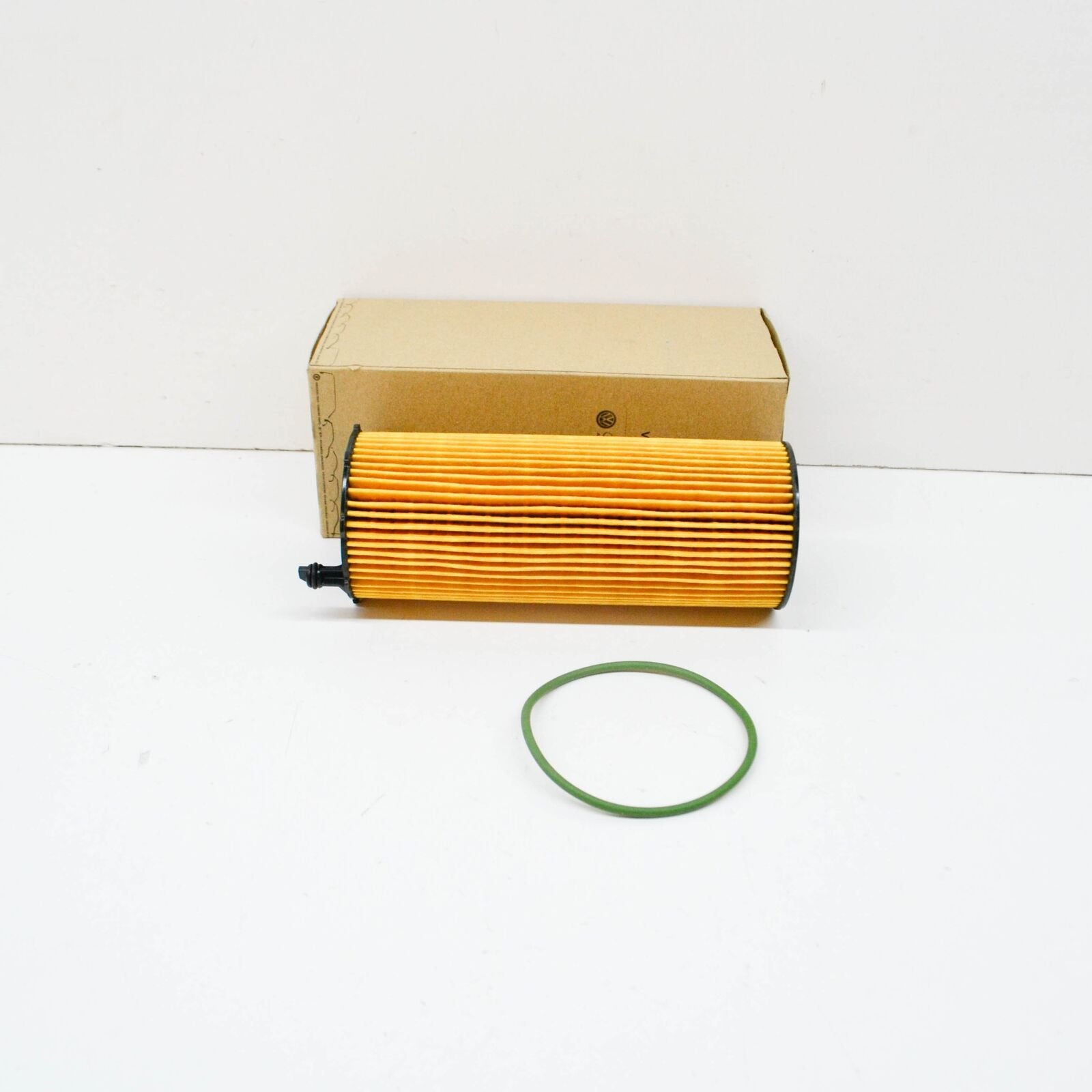 NEW AUDI Q7 4L OIL FILTER 057115561M 3.0 DIESEL ORIGINAL