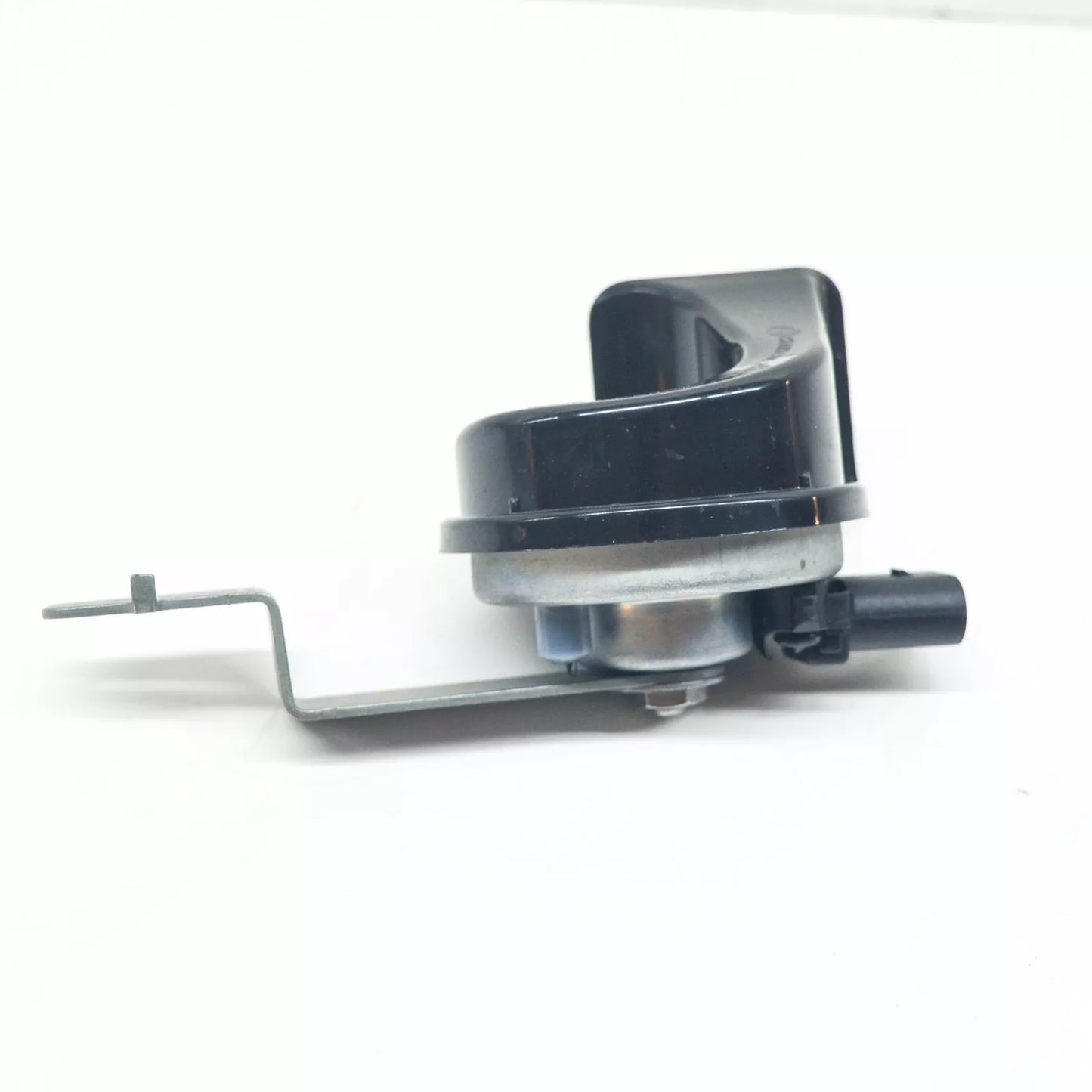 NEW MERCEDES BENZ E W213 FRONT LEFT HORN SIGNAL A2135424400