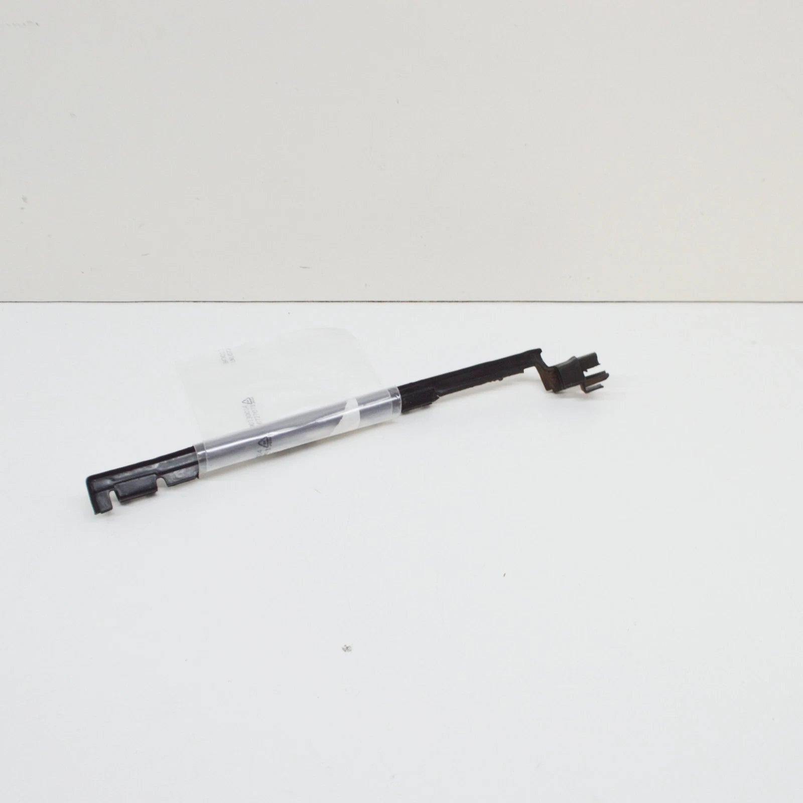 NEW MERCEDES-BENZ CLK C209 FRONT RIGHT FENDER SEAL A2096980898 ORIGINAL