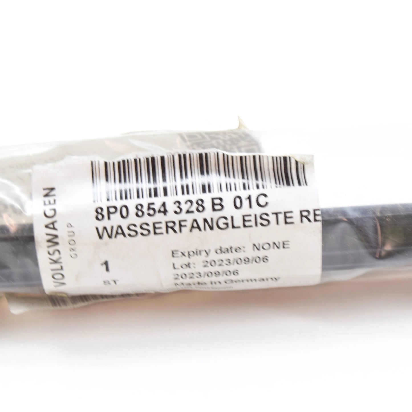 NEW AUDI A3 8P FRONT WINDSHIELD RIGHT WATER DEFLECTOR 8P0854328B01C ORIGINAL