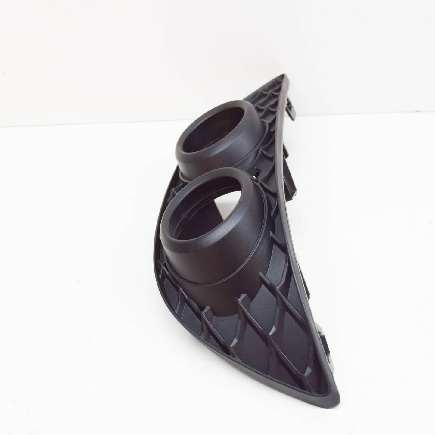 NEW MERCEDES-BENZ C-CLASS W204 FRONT RIGHT FOG LIGHT COVER A2048802924 ORIGINAL