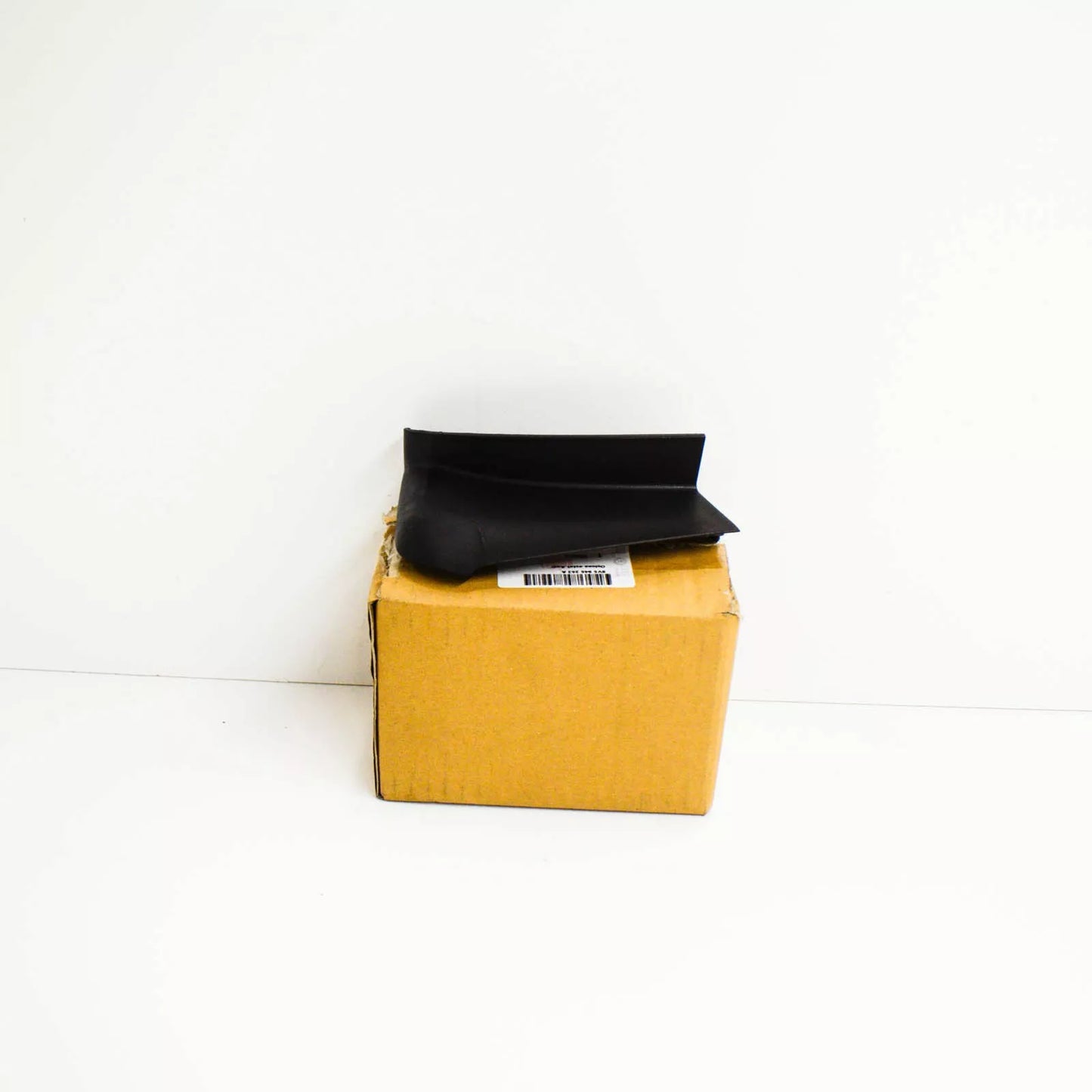 NEW AUDI A3 8V REAR LEFT OUTER TAIL LIGHT TRIM 8V5945253A ORIGINAL