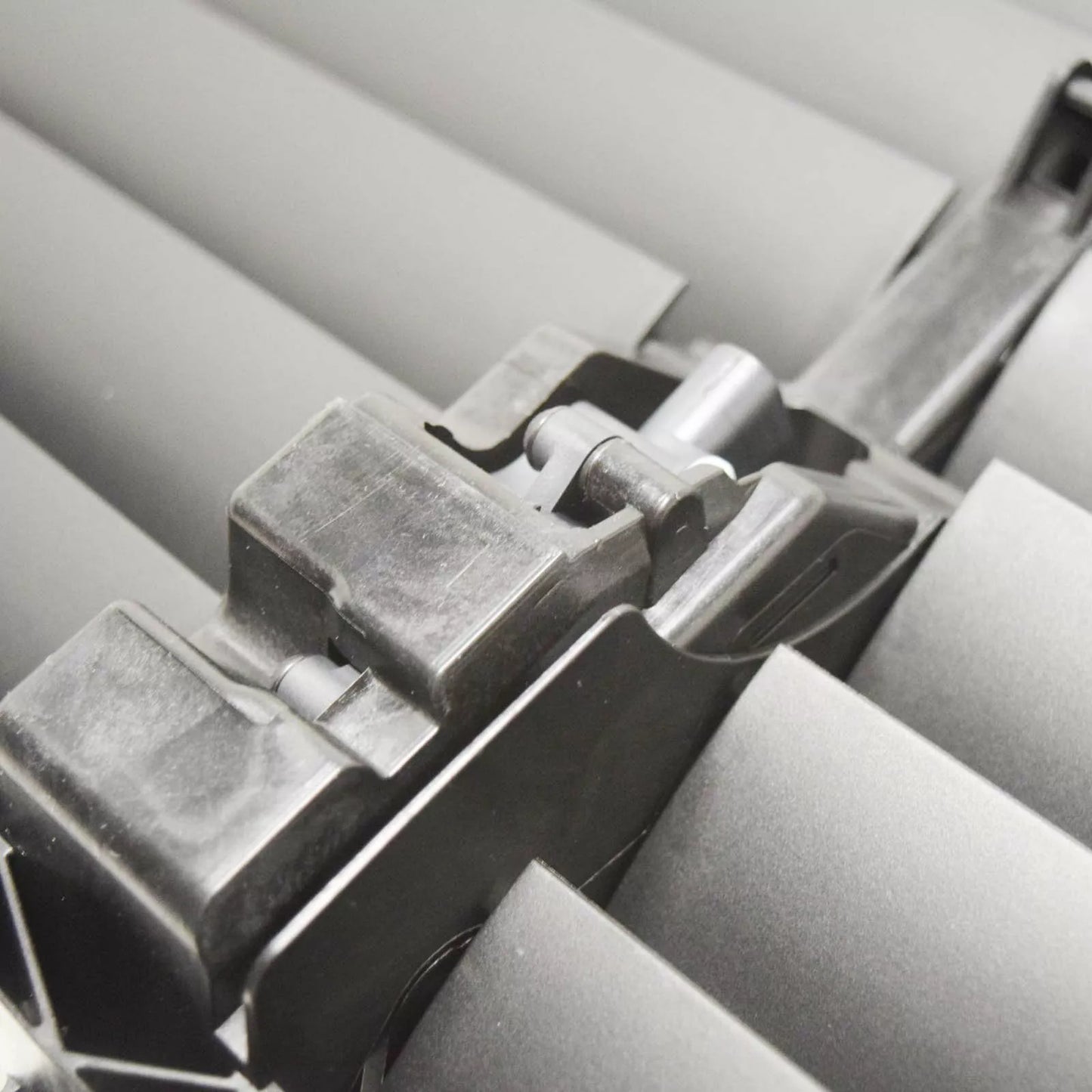 NEW AUDI Q7 4M FRONT BUMPER RADIATOR GRILLE SHUTTER ASSEMBLY 4M0121219B