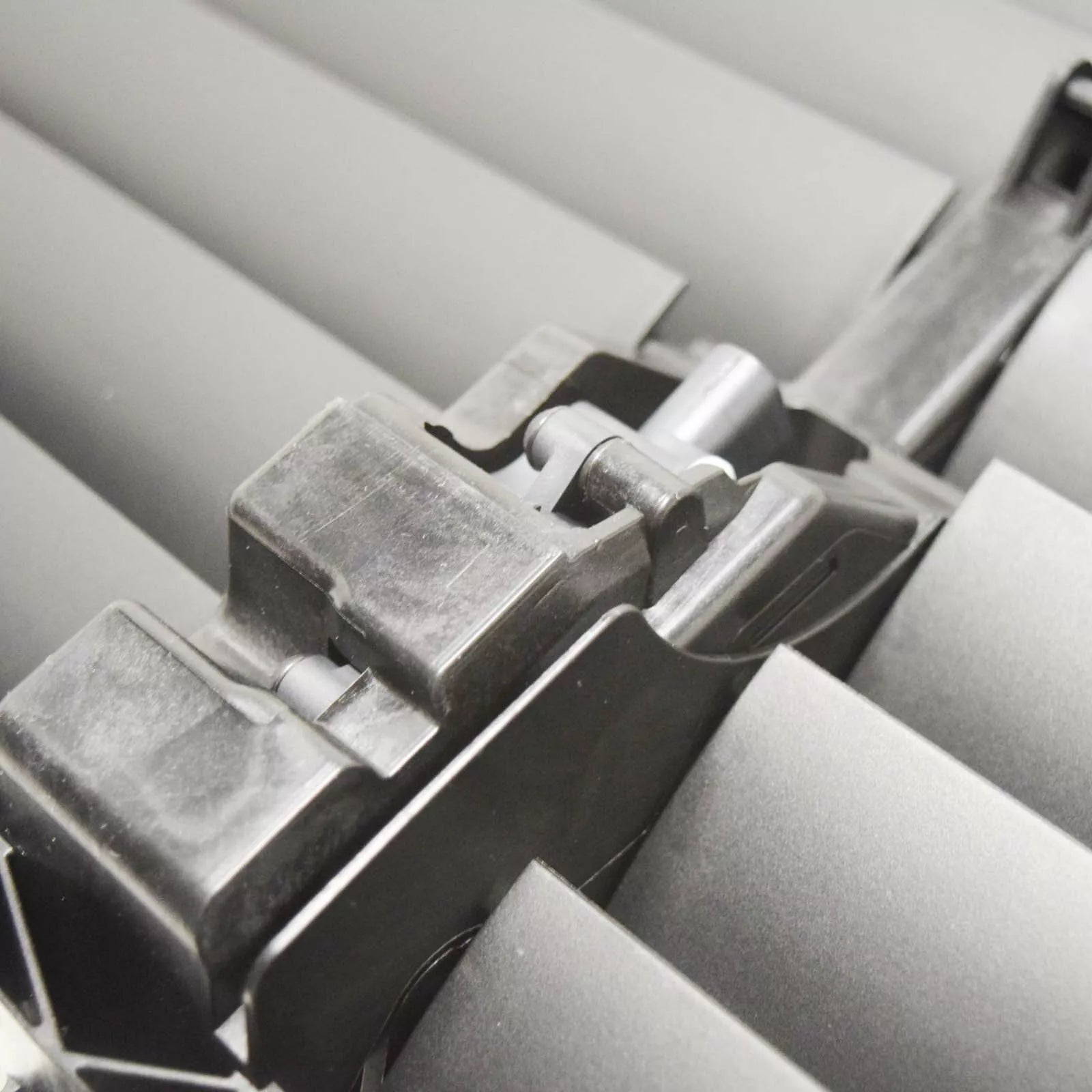 NEW AUDI Q7 4M FRONT BUMPER RADIATOR GRILLE SHUTTER ASSEMBLY 4M0121219B