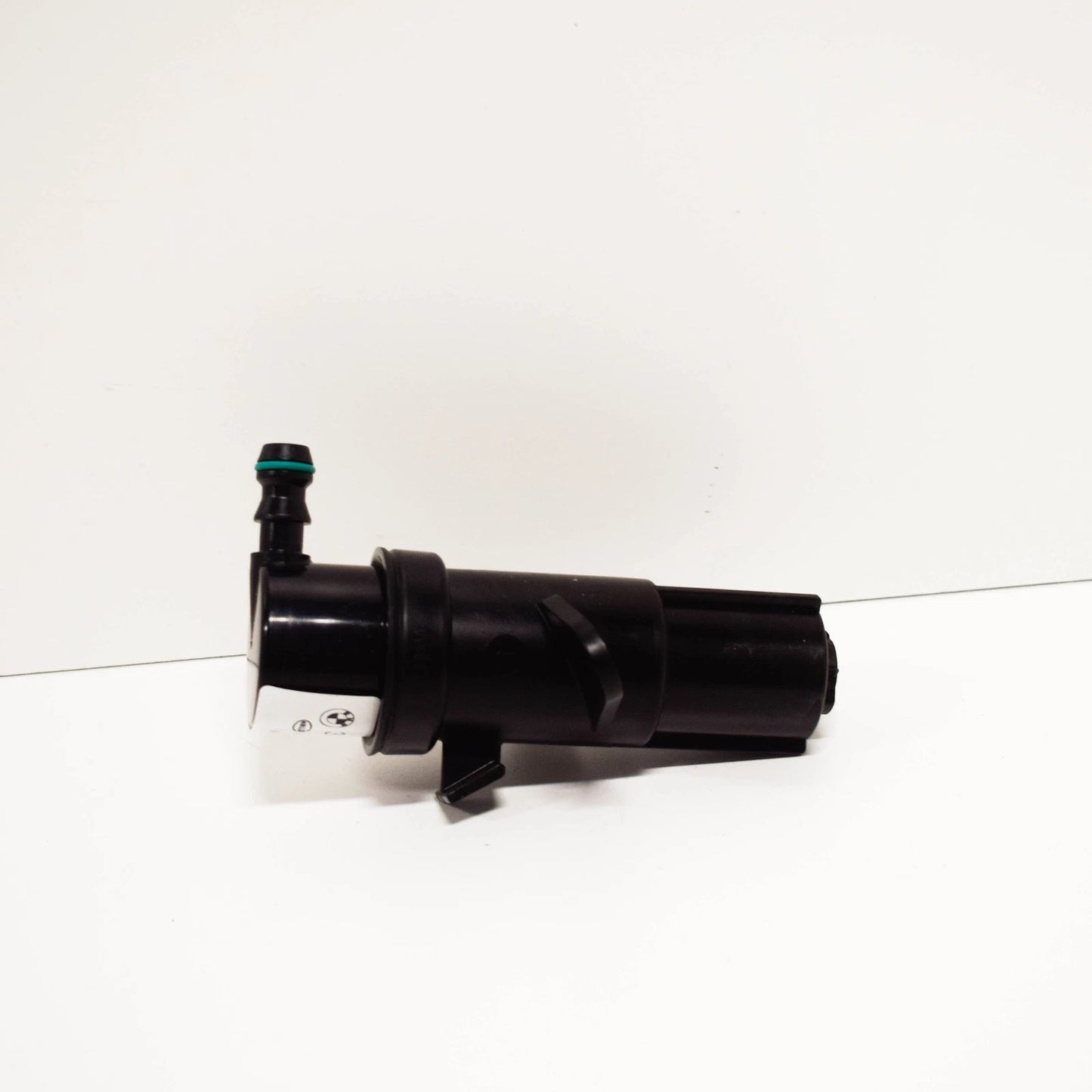 NEW BMW X3 E83 FRONT BUMPER HEADLIGHT WASHER NOZZLE SPRAY 61673414960 ORIGINAL