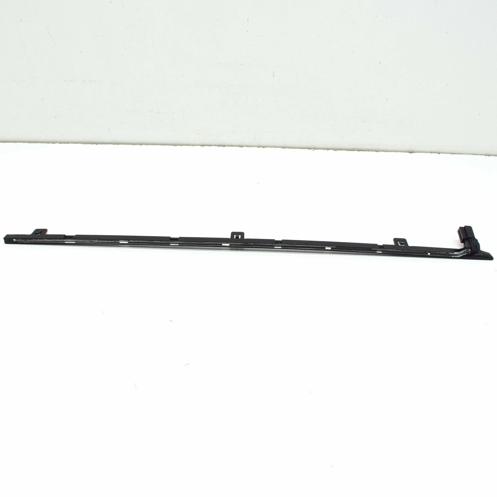 NEW AUDI Q7 4L REAR LEFT DOOR HANDLE LIGHT BAR 4L0919177