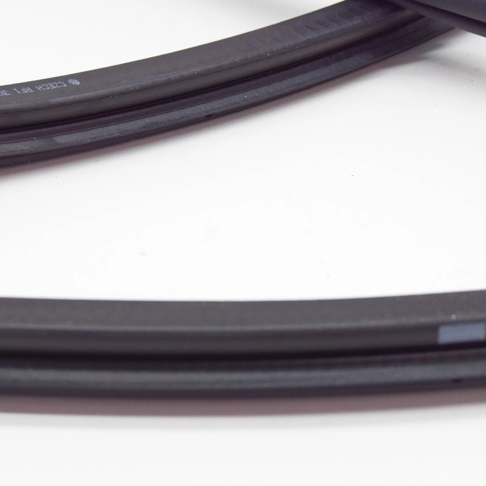 NEW VW PASSAT B8 3G FRONT RIGHT INNER DOOR SEAL RUBBER 3G0867912L5AP ORIGINAL