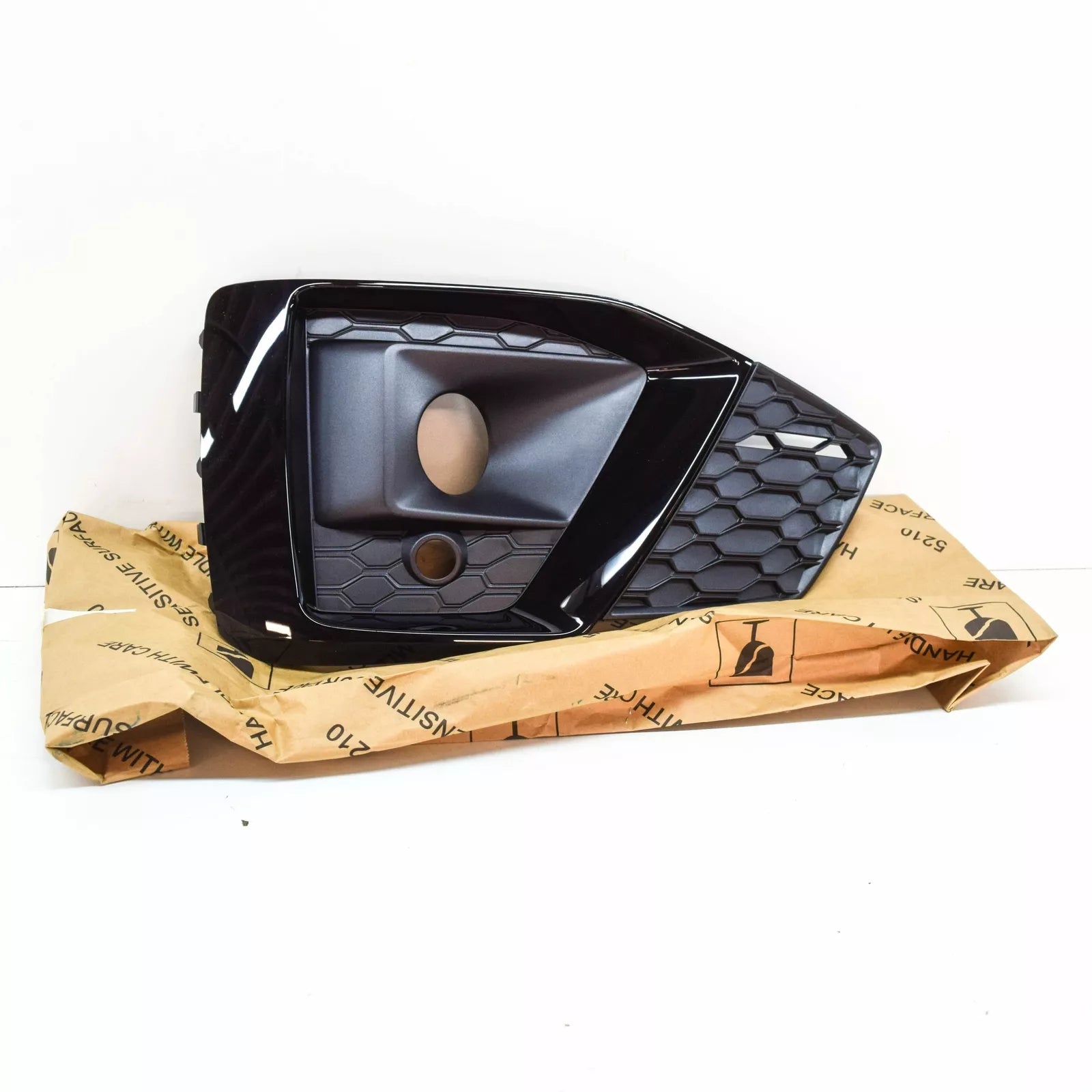 NEW AUDI A5 CABRIO 8W6 FRONT BUMPER LEFT UPPER GRILLE S-LINE 8W6807681TT94