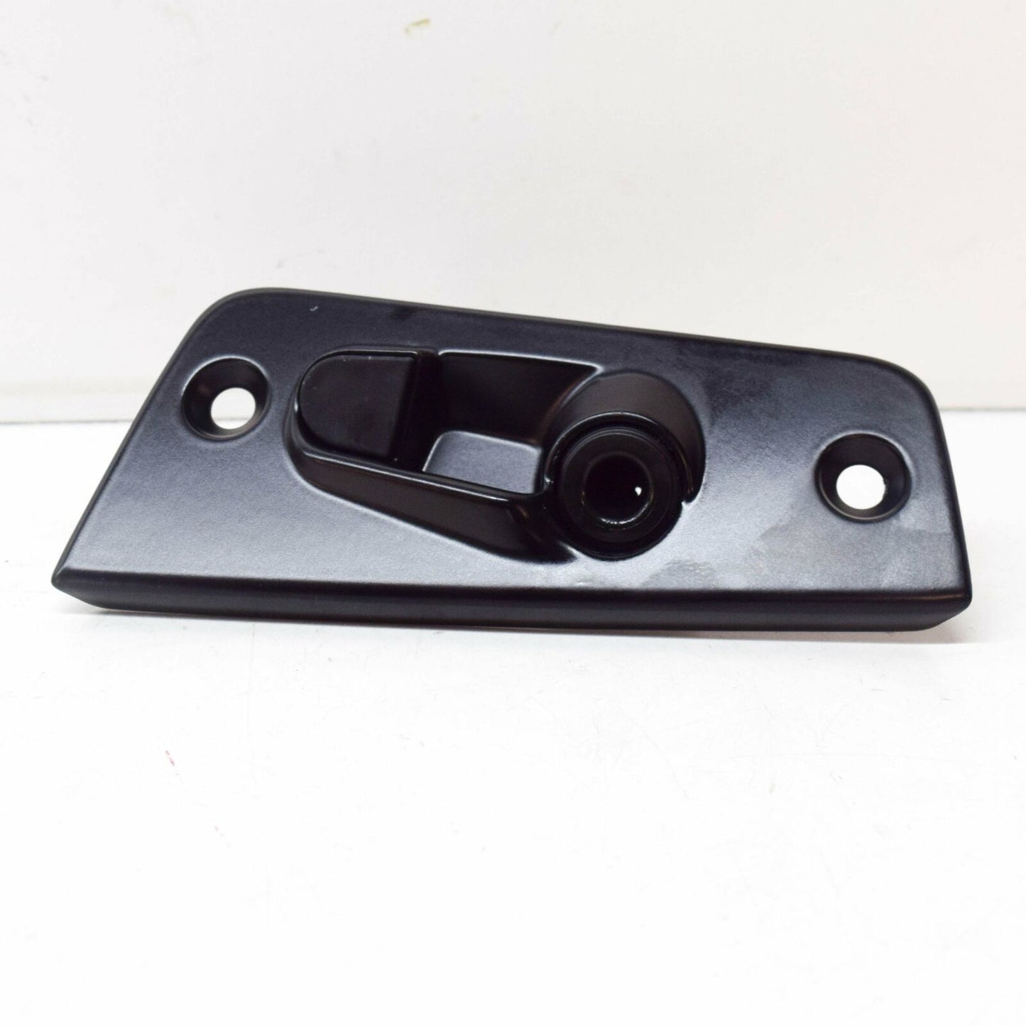 NEW VW TRANSPORTER T6 LEFT SLIDING DOOR LOWER CATCH PLATE 7E0843639B ORIGINAL