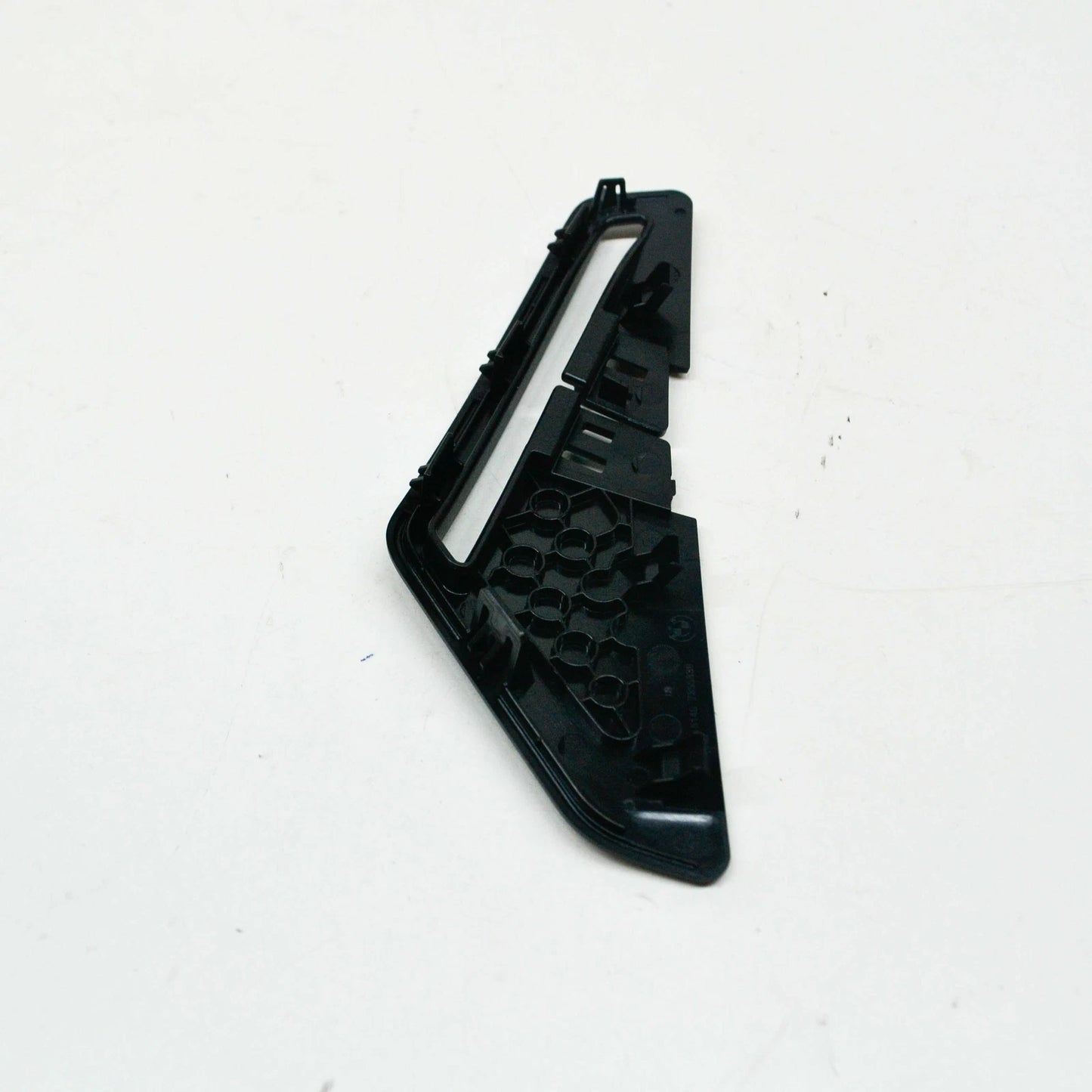 NEW BMW 7 G11 G12 LEFT SEATBELT SLOT COVER 51467392195 7392195 ORIGINAL