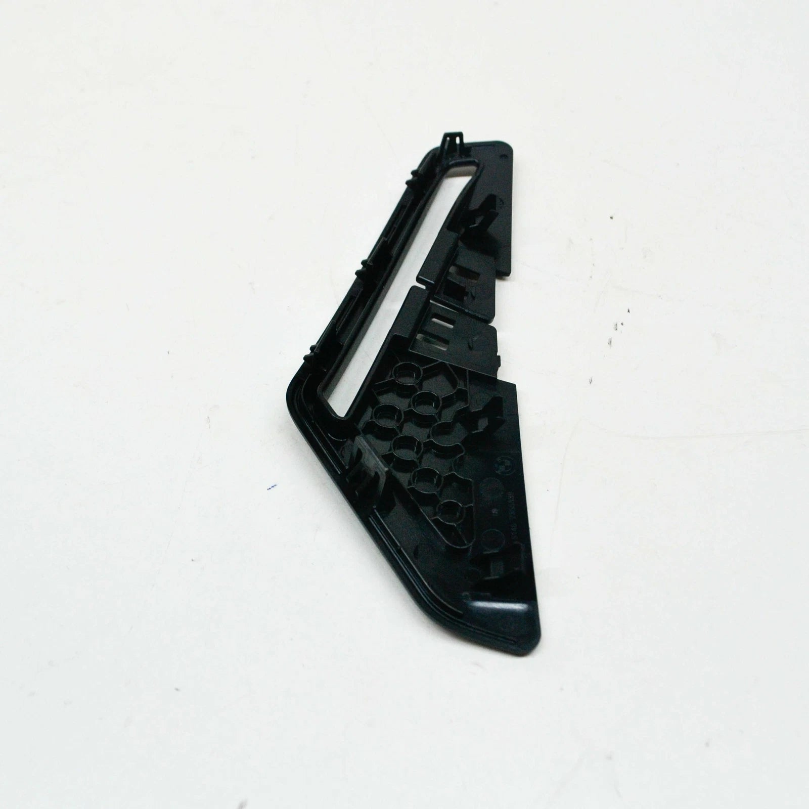 NEW BMW 7 G11 G12 LEFT SEATBELT SLOT COVER 51467392195 7392195 ORIGINAL