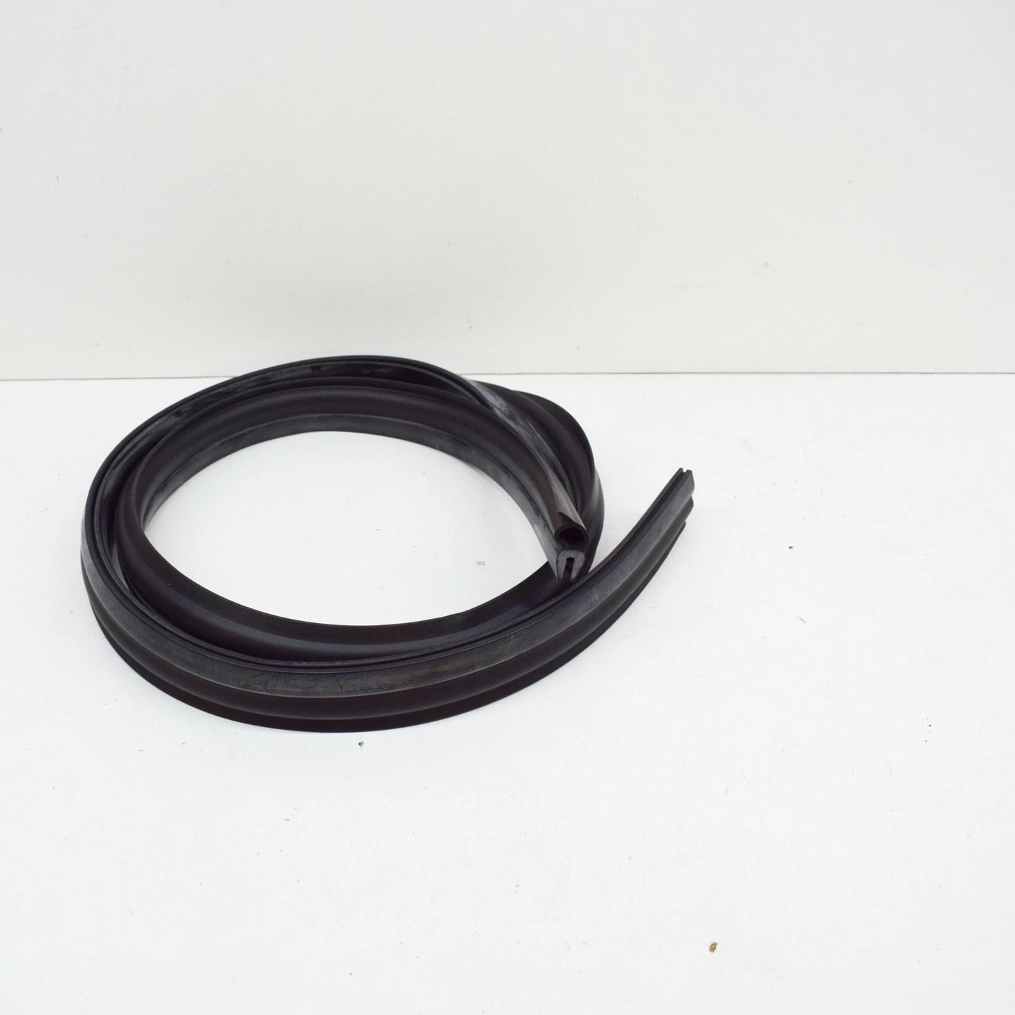 NEW MERCEDES-BENZ SPRINTER 906 ENGINE HOOD SEAL A9068890098 ORIGINAL