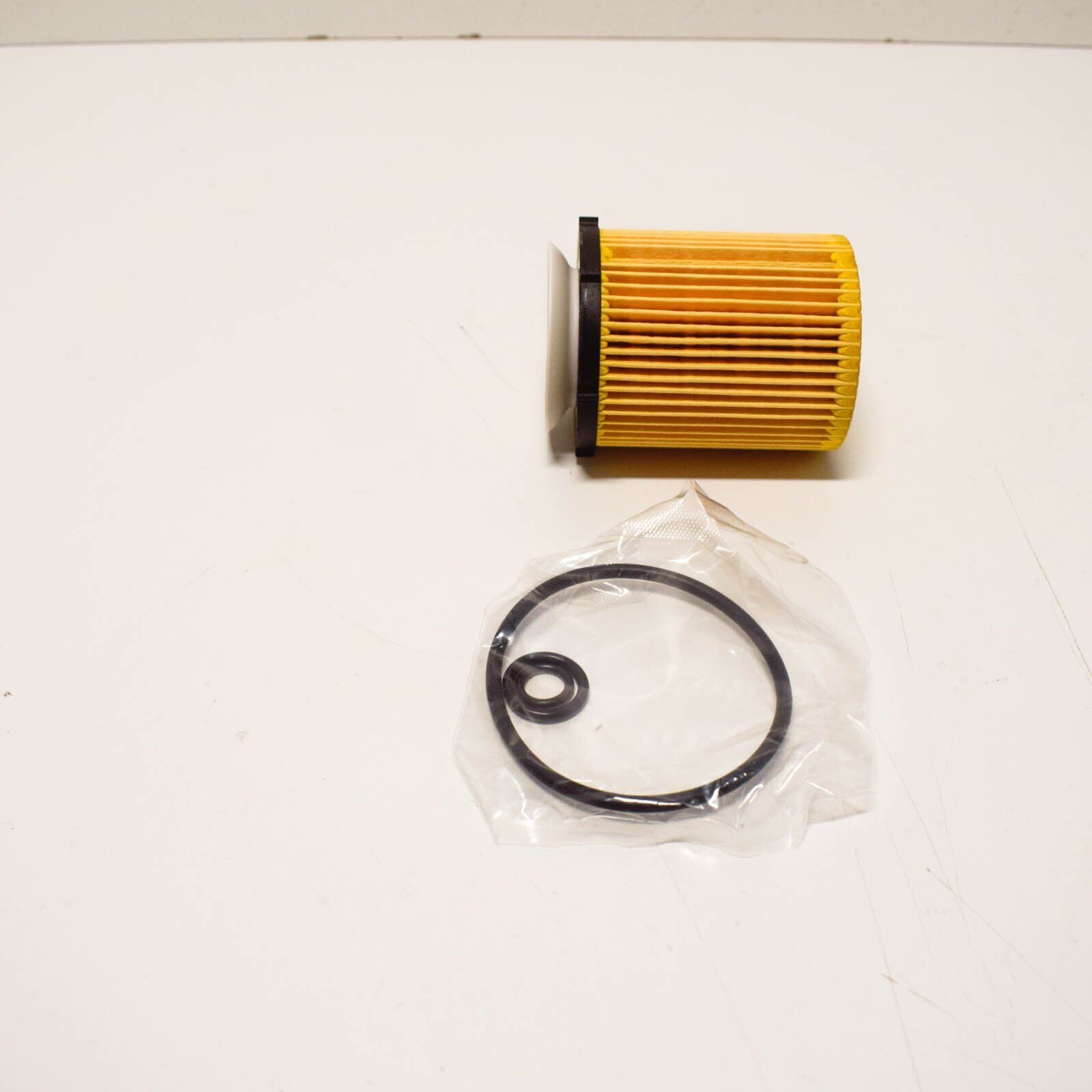 NEW MERCEDES-BENZ W205 2.0I ENGINE OIL FILTER A2701800109 ORIGINAL