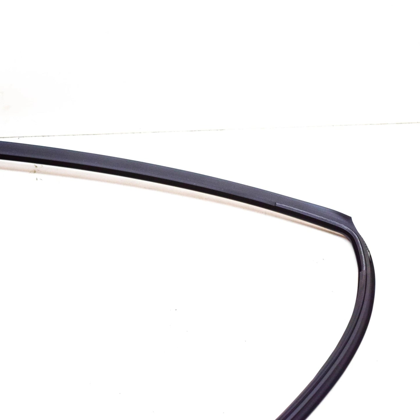 NEW BMW 3 COMPACT E46 EXTERIOR WINDSHIELD MOULDING TRIM 51318252386 ORIGINAL