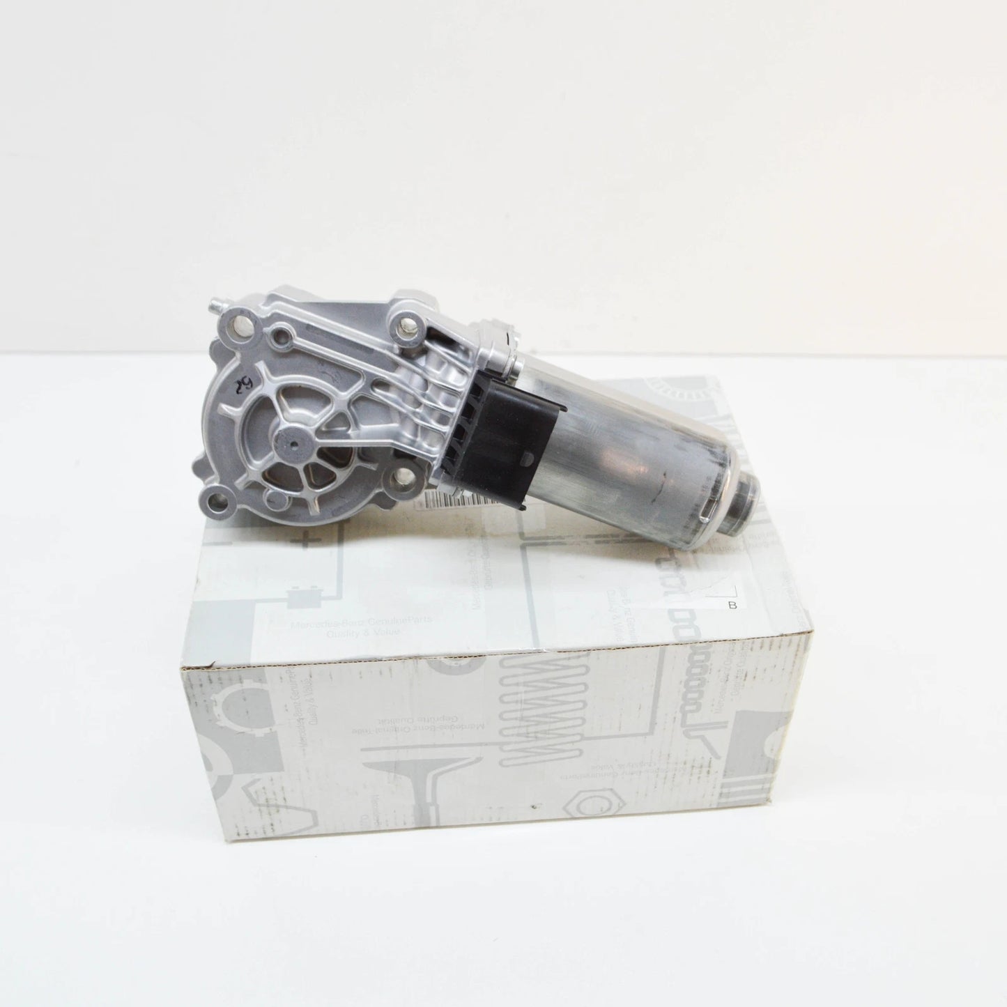 NEW MERCEDES-BENZ G W461 TRANSFER CASE ELECTRIC MOTOR A4635400088 ORIGINAL